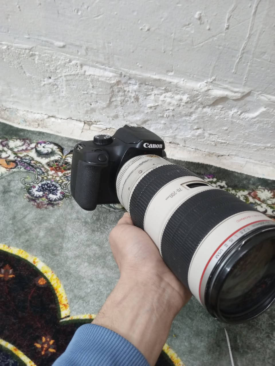 سلام عليكم شباب كامرة كانون d4000 جديدة شتر 1k + عدسة كانون 70/200 f2.8 لا استفسار ***********
