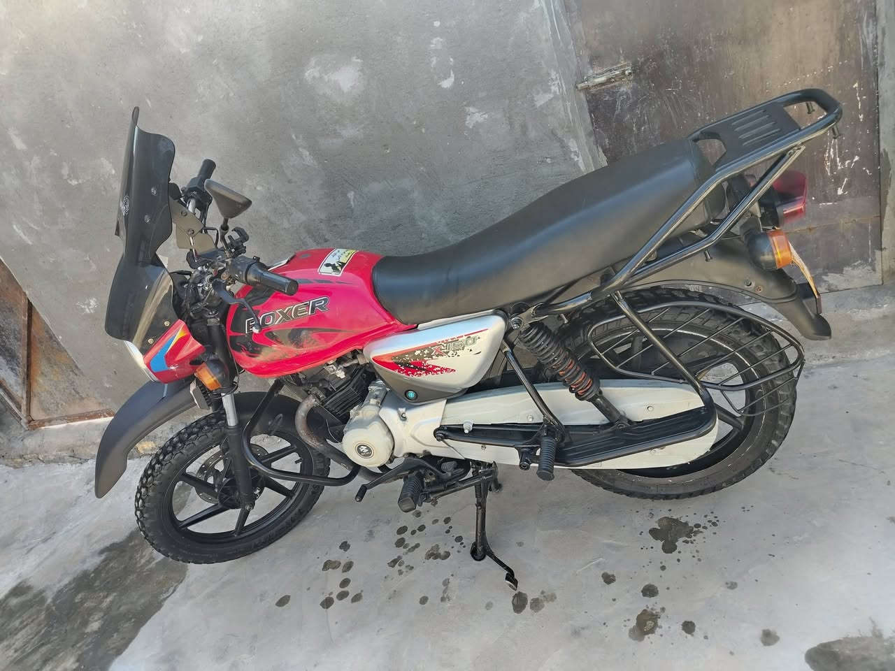 سلام عليكم بوكسر للبيع موديل 21اوراق اصولي مكفوله ماذب عليه الف جاهزه من كلشي سعر مليون 50الف قفل مكاني الفجر ***********
