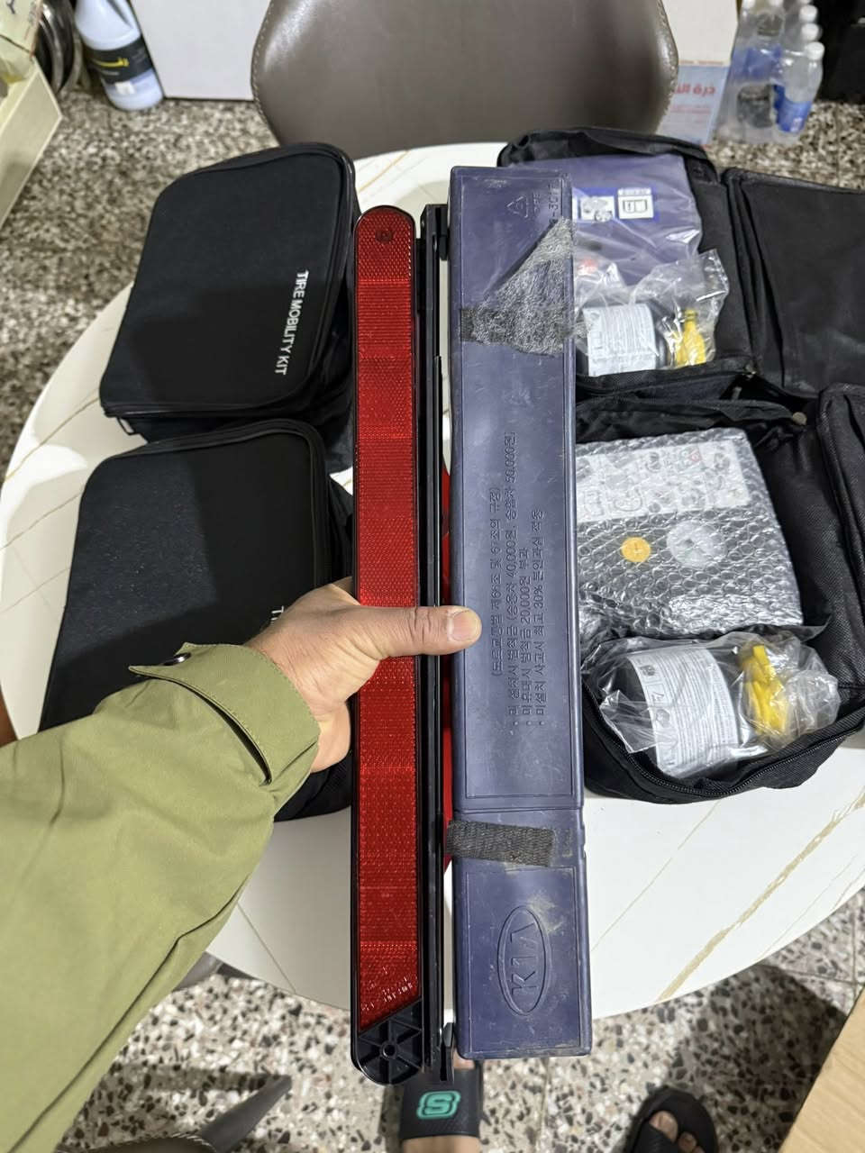 سلام عليكم
منفاخ تاير كوري اصلي ابو الجنطه يجي بل سيارات الحديثه الزيرو السعر ٣٥ الف 
مثلث كوري اصلي تفصيخ ٧ الف 
مكاني بغداد مشتل مقابيل حمام الفندي بيت مو محل متواجد من ٥ الى ١٢ بليل 
يوجد توصيل جميع الحافضات ٥ الف 
*********** بارق
