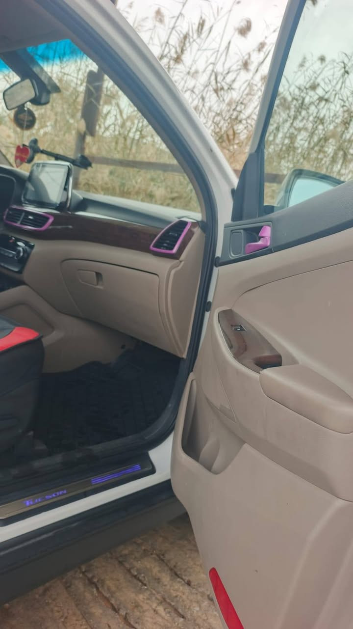 السلام عليكم توكسان 2020كفاله عامه ماعده طخه بخشم البنيد تكحيل /محرك 2000 وكير مكفولات 5عدسات فول مواصفات بصمه 
 سياره جديده كلش حداديه جديده ***********
