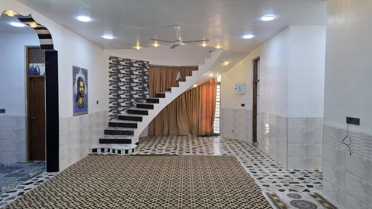 بيت للبيع مساحه 400م طابو زراعي على ساحه كوت حي الحكيم تفاصيل البيت البناء طابوك يحتوي على ثلاث غرف نوم وصاله ومطبخ واستقبال + صحيات داخليه وخارجيه السعر 125 وقابل للتفاوض الاستفسار ***********  *********** مراجعه مكتب دلاليه احمد السعيدي قرب حسينيه بيت خليفه
