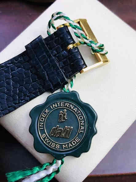 ساعة دليل المسلم ( DALIL) اوتماتيك 
سويسري اصلي انتاج الثمانينات 
تغليف ذهب - بوصله لاتجاه القبلة 
لوك غير مستعملة  
للاتصال ***********
