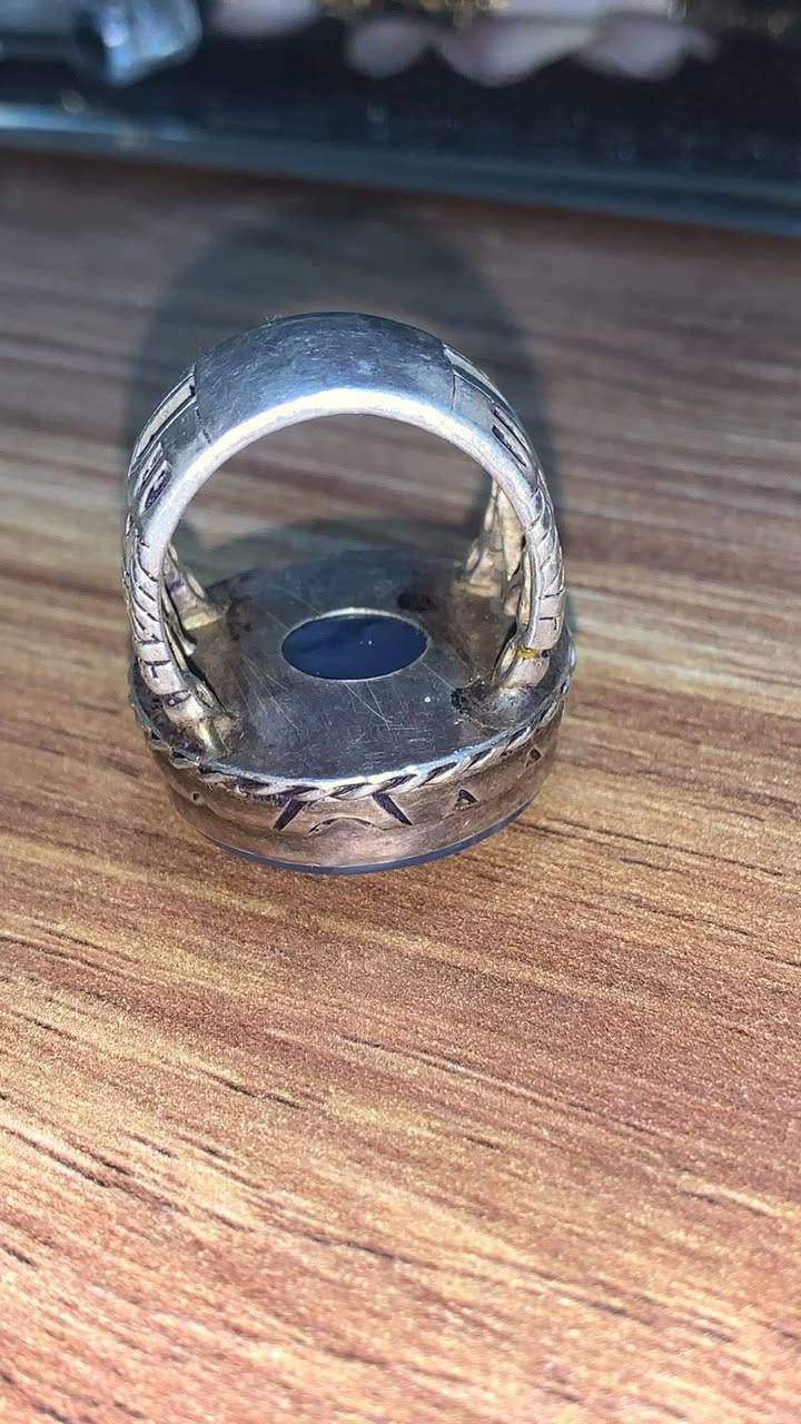 عقيق ازرك مخطوط 
صياغة شوفها كدامك
المحبس الصور تتكلم بيه 👍
السعر خاص شباب


**إذا كنت صاحب هذا الإعلان وتريد حذفه لأي سبب، رجاءا أرسل رسالة إلى الدعم الفني**