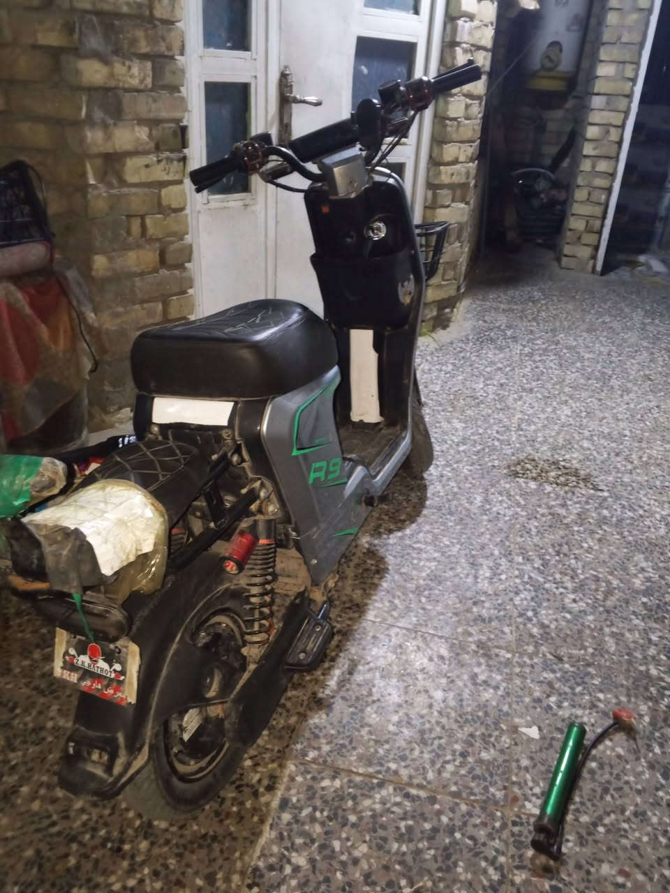 سلام عليكم دراجه شحن للبيع r9 للبيع سرعه 75 دراجه  نقصه جاملغ وتجوه فقط وياها شاحنتين وحده عداد وحده ارقام  السعر 310بيها مجال قليل مكاني بغداد الشعب ***********
