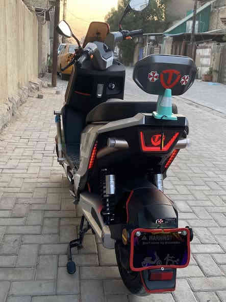 سلام عليكم 
دراجه شحن 
Tailg x9 نحله
6بطاريات مسطرة بحاله جيده
ملف2000حقيقي
سرعه80 بلويز
جديدة مصارلي 4 اشهر من اخذته
واتساب (***********)
السعر (مليون وبيه مجال)
المكان بغداد البياع سويب
