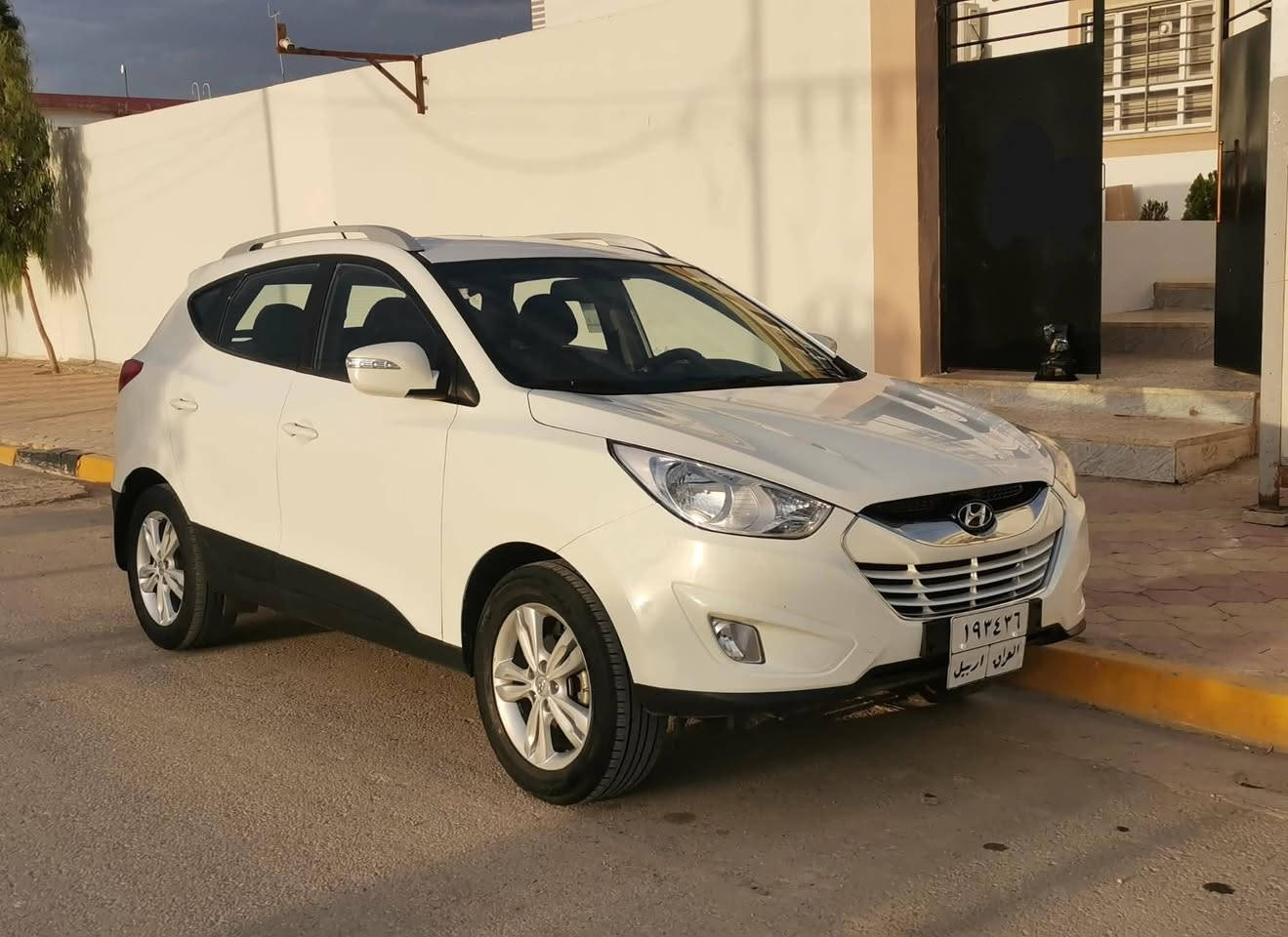 توسان موديل  2011 خليجي
محرك 2400 دوش
بيها جاملغ عكس السائق صبغ وبنيد مبدل بلادي بدون صبغ 
محرك مفتوح بس گازگيت على ايدي شرط
ماشيه 277 الف كم
 السعر 135 وبيها مجال بسيط
وترهم مقدمه والباقي مده
للاستفسار
***********
