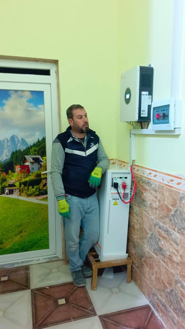 شركة الشروق للطاقة الشمسية النظيفة
👈👈👈👈في كل مكان وزمان 👉👉👉👉
👍🏻اختار ولا تحتار اتصل بنا واترك الباقي علينا 👍🏻

تم بحمد الله تنصيب  منظومة طاقة شمسية نظيفة 
  في محافظة صلاح الدين قضاء الشرقاط الساحل الأيسر قرية اسديره الفياض 

للعم ابو سعاد 
الف مبارك يستاهل كل خير 

 / الجمعه / 6/ 2 / 2026

 قدرة المنظومة 
👍  13 أمبير ليلي و 14  أمبير نهاري 🔅 💫💥

مكونات المنظومة
بطاريه 15 كيلوواط عدد 1 
اتفيرتر 6 كيلو واط   عدد 1
الواح عدد 7

عاشت ايديكم الكادر المميز
بقيادة الأستاذ ناظم الصحن 
و  الأستاذ عياد الجبوري 

مواد اصليه من ارقى الشركات العالمية 
ضمان حقيقي مع وصل مختوم باسم شركتنا 
صيانة  كادر متخصص في صيانة المظومات بشكل دوري وفي اي وقت  

شركة الشروق للطاقة الشمسية النظيفة مستعدون لشد وتنصيب الطاقة الشمسية خارج وداخل المحافظة وبسعر مناسب جدا 
متوفر منظومات طاقه شمسيه ونقد اقساط عن طريق ماستر كارد او كي كارد الرافدين حصراً 
موبايل 
 استاذ سعيد *********** 
استاذ ناظم ***********
استاذ عياد ***********
