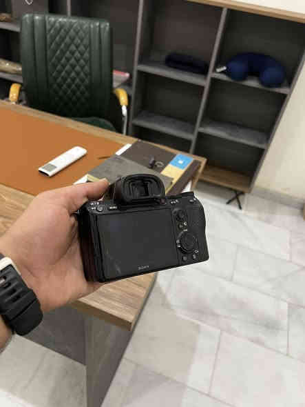 السلام عليكم 
سوني a 7lll للبيع كامرة نظيفة استخدام قليل 
السعر مليون و١٥٠ وبيهة مجال 
***********
