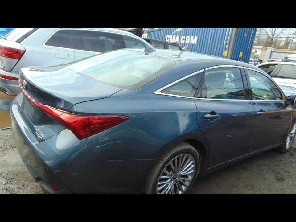 افالون 2022 هايبرد لمتد للبيع
السياراة بيه 3 قطع بنيد وجاملقين وبابين عكس السايق من امريكا يعني ٥ قطع  صور الصور مرفقه بالمنشور 
المواصفات .
دخول ميموري
كشنات تدفئة تبريد 
شاشة دلتا شوا
3انظمة قيادة 
كامرة 360 محيطية 
رادارات أمامية خلفية 
سماعات Jbl
داخل رصاصي مميز 
هواية مواصفات بعد بيها المازدات اصليات ليد كصيتهم من امريكا 
رقم بغداد باسمي تحويل ثاني يوم 

السعر ١٩٨ وبيها مجال بسيط مستعجل جدا
مكان ديالى تقاطع القدس
للاستفسار *********** أو ***********
