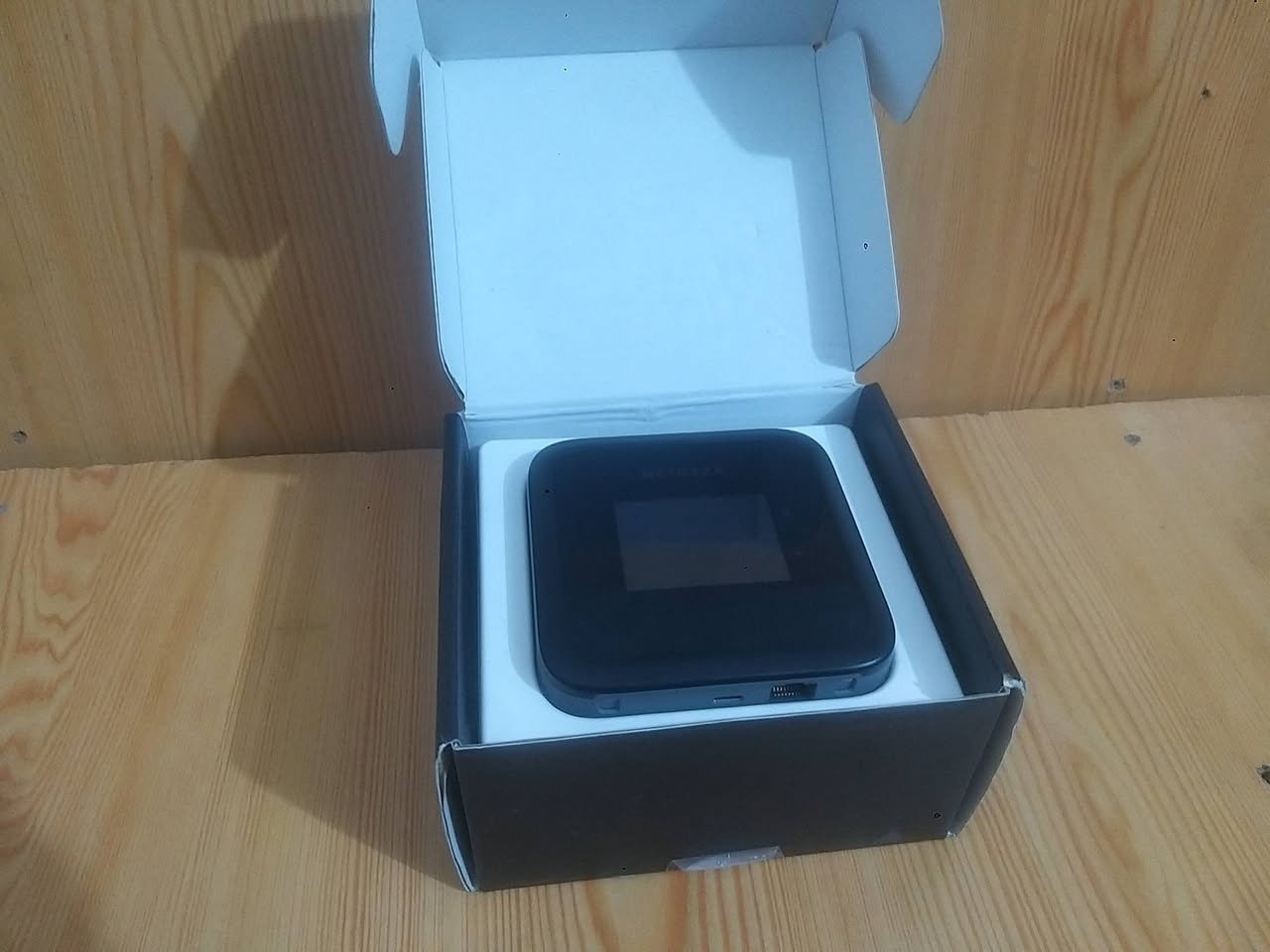 راوتر  نتكير M6  للبيع
ألنسخه العالميه 

مستعمل بالكارتون _ نظافه  95 %

 5G

 +4G 

Wi fi 6

مفتوح رسمي لجميع ألشبكات 

أسيا __زين ___ كورك _ يعمل دولي 

كات  20

يدمج باندات  تلقائي 

منفذ لان   1  كيكا 

منفذين للأنتنا الخارجيه  ts9 

ألسعر    ٤٧٥  ألف 

متوفر توصيل لكل محافظات العراق 

واتساب   ***********
