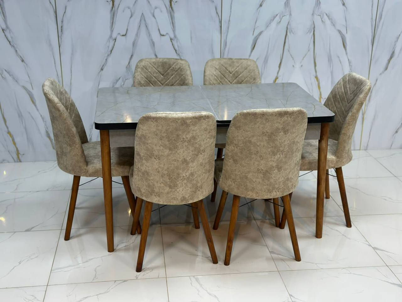 ميز طعام ارجل خشب سطح خشب سلايد

تركي

6 كرسي 80 في 130
 ينفتح السلايد يصير 160 او 170 سم
#يوجد خدمة توصيل بغداد وجميع  المحافظات 🚚🚛

شركة 1 🌸🦋


**إذا كنت صاحب هذا الإعلان وتريد حذفه لأي سبب، رجاءا أرسل رسالة إلى الدعم الفني**