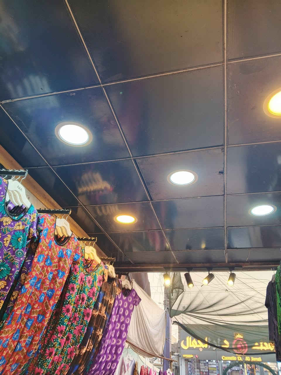 ديكور محل دشداشه نسائي للبيع بواري مال سجه اذرع اتاره بلوجكترات تعلاكه ابيض اليريدهن هذا رقمي وبضاعه هم عندي دشداشه نسائي قصير طويل شتائي صيفي فانيله كشمير بسعر الجمله *********** واتساب فقط
