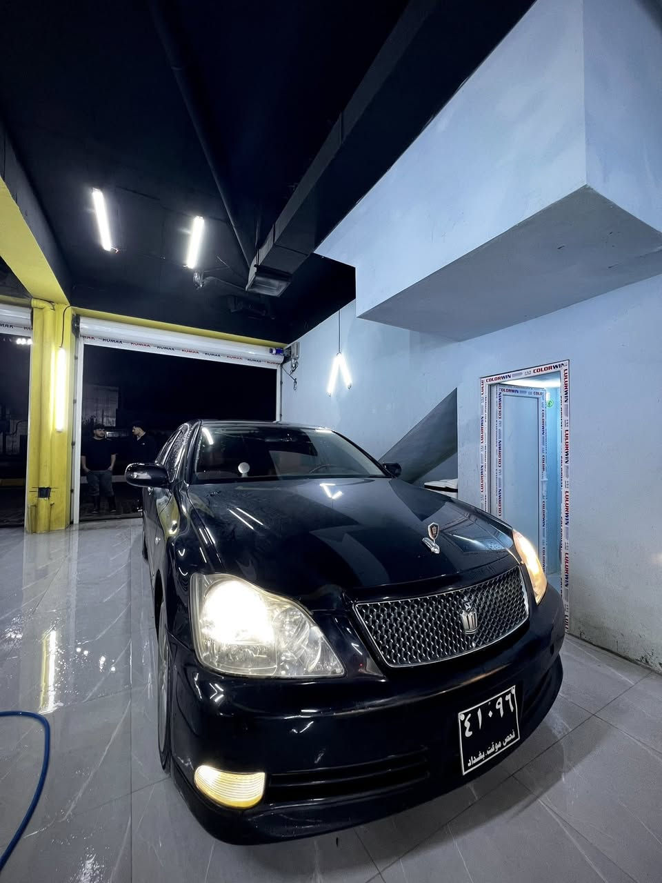 شاهینە مووس  تازە داخل
مۆدێل ٢٠٠٥
گێر و مەکینە ١٨٠ مەرخوب
ناو قەیسی فۆرمیکا سور
شاشە و حاسە
تایەو ویلی دینگەیەو زۆر تازەیە
برێکی بەستراوە
جامی هەلگیراوە
چاڵ و شوختی نیە هەیکەلی زۆر جوانە
کارەبای مەزبوتە
سارد و گەرمی بەستراوە
دەعم و لێدرانی نیە.

گۆرینەوە ناکەم تەنها فرۆشتن
نرخی ٦٤گەلا کەمێک مەجال.

***********
