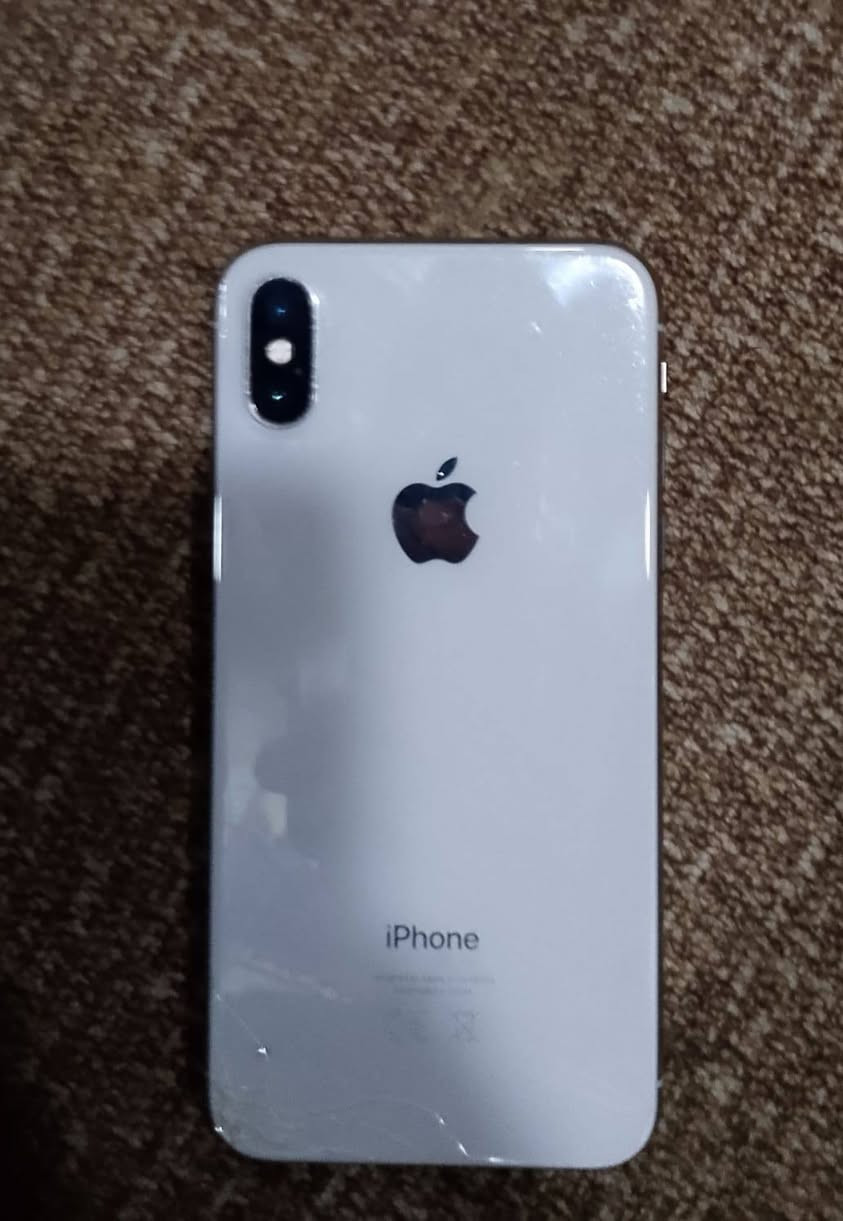 سلام عليكم ايفون اكس مفتوح تخطي كلشي شغال بي عده سيمكارت شاشته بيهة خط اشتريتله وحده بس مشادهة انطيك لشاشه ويه تليفون
***********
