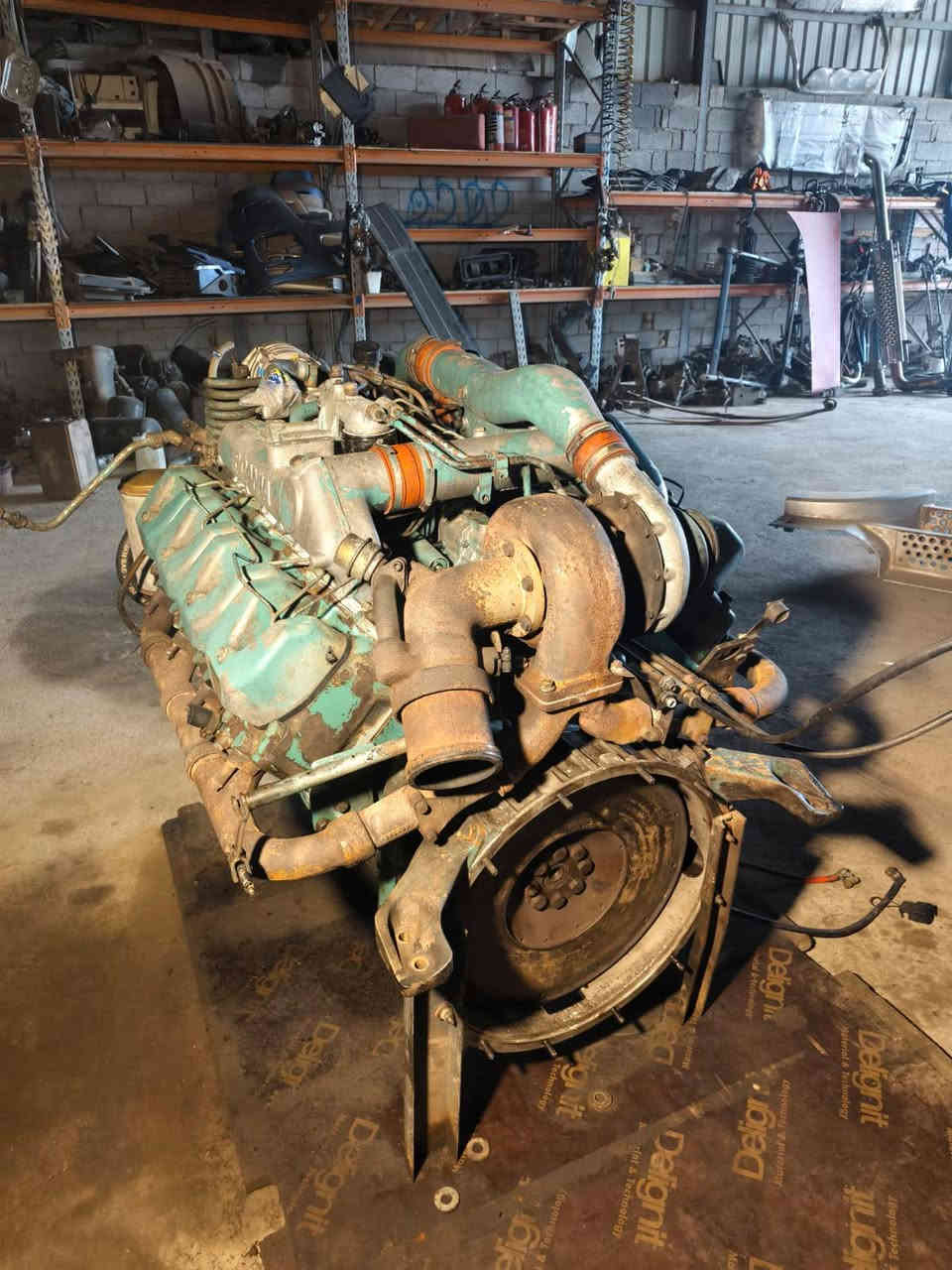 سلام عليكم. مكينه اسكانيا 143 اوربيه ما مشتغله بالعراق.  (0.8) مكان العماره 
الاتصال. ***********
