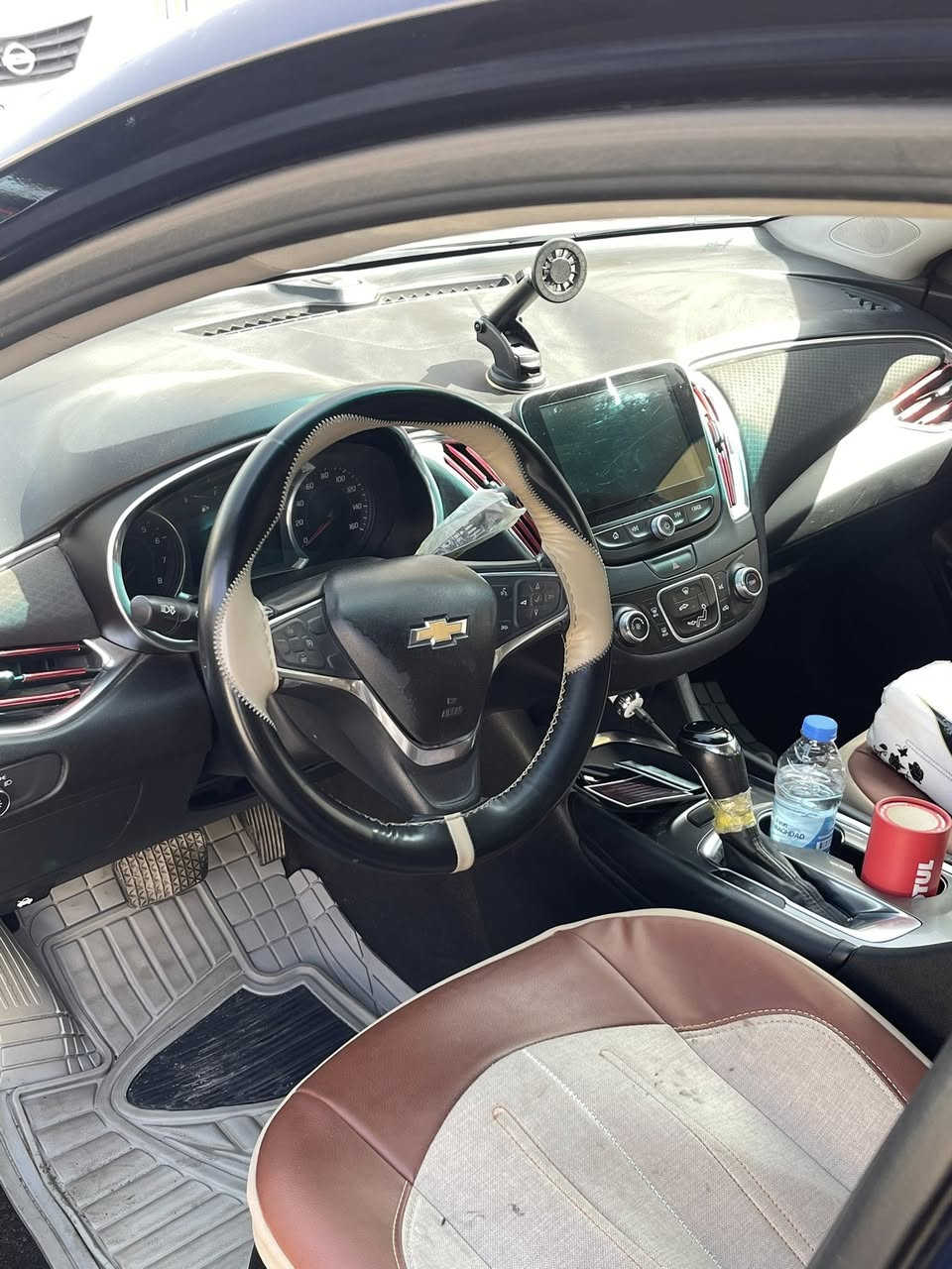 السلام عليكم
ماليبو 2018 LT لون نيلي كلين تايتل بدون حادث من امريكا ..  وهنا صارت طخة بالباب باقية على وضعها ممصلحة والصور مرفقة السيارة استخدام شخصي ماشية 170 الف كيلو.. تبريد وكير ومكينة خير من الله   السعر 105 وبيها مجال للتواصل واتساب ***********
