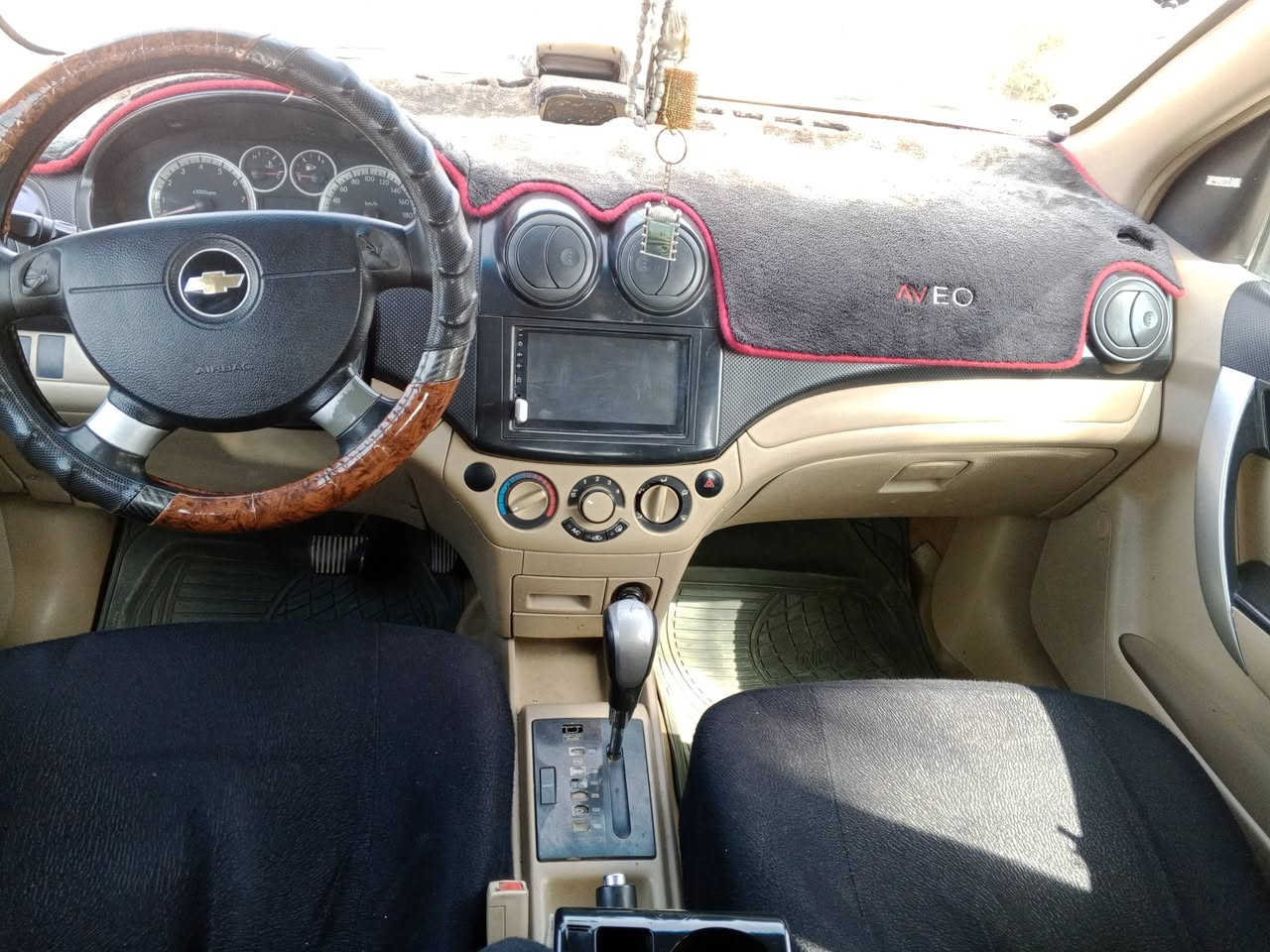 سلام عليكم سياره افيو مديل 2011 بيه باب السايق مبدل حالبو بيه قليل و التبريد شغال تدفئ شغال حداديه جديده تخم تاير العنوان كربلاء طويريج اليريده يتصل على هاذ الرقم *********** اليريده بي خير ويدلل
