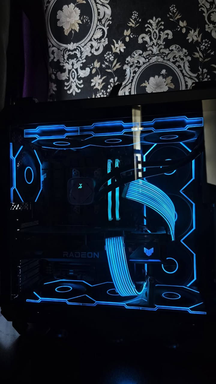 تجميعة للبيع
السلام عليكم
الاسعار؛
كيس ,2,150,000
كيس +شاشة 2,425,000
كامله مكمله 2,700,000

CPU : Ryzen 5 7600x
Cpu cooler deep cool 360ml
M.B: Asustuf x670e wifi ddr5
Gpu :Asustuf rx7800xt 16gb 
Ram: teamgroup 32gb ddr5 6000mhz timing 30

Case: Asustuf g502 
PSU: GIGABYTE 1000W
FANS : N12 ARGB 10FANS
..24PIN AND GPU CABLES ARGB ASIAHORSE
..M.2 SAMSUNG 970 EVO 1TB
..M.2 TEAM GROUP  1TB AND 500GB
...
شاشة 
GIGAbyte 27 rev0.1 170hz 1ms
...
Keyboard hp omen sequencer 
الكيبورد ردت انظفه مره وفتحت براغيه وبقن ٢ جوه الليبلات مادري بيهن بعدين ياله لكيتهن وشخطته من السطح السفلي يعني مو فد شي ...
...
ماوس evga x17 واير وواير ليس
..
ماوس باد حجم ٩٠
...
مايك من فانتك وسماعة كورسير الييت واير
...
السعر اللي تفيده نتراهم ان شاء الله بدون كسران


**إذا كنت صاحب هذا الإعلان وتريد حذفه لأي سبب، رجاءا أرسل رسالة إلى الدعم الفني**