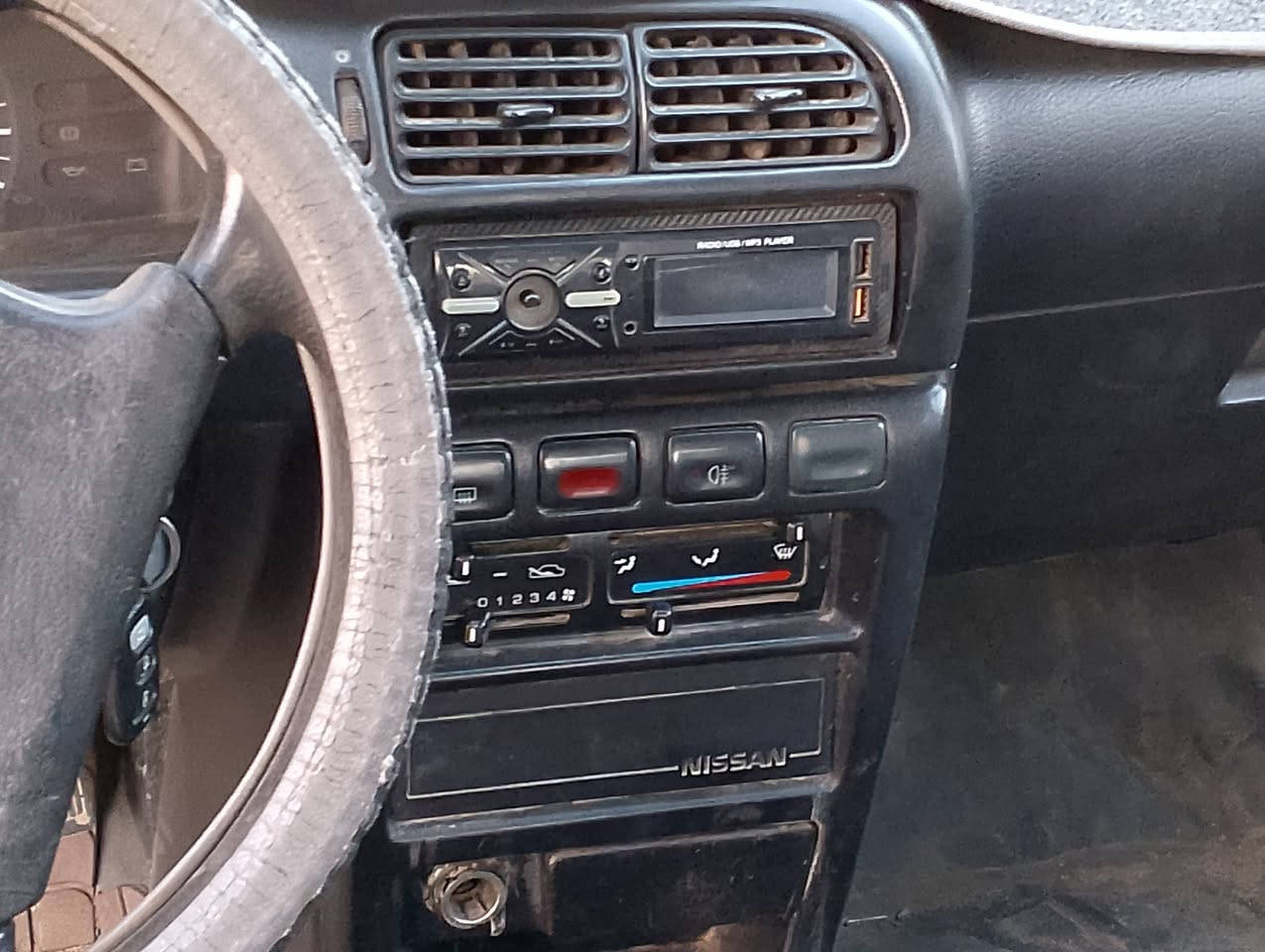 سلام الله عليكم ورحمه والله وبركاته 
سياره سني ياباني للبيع موديل 94 سياره كامله محرك ينقص كير حيل زين صدر فول داخله حلو كهربائيات حيل زينه السياره موجوده بعزيز بلد الكورنيش السعر 30 وبيه مجال شرط التحويل


**إذا كنت صاحب هذا الإعلان وتريد حذفه لأي سبب، رجاءا أرسل رسالة إلى الدعم الفني**