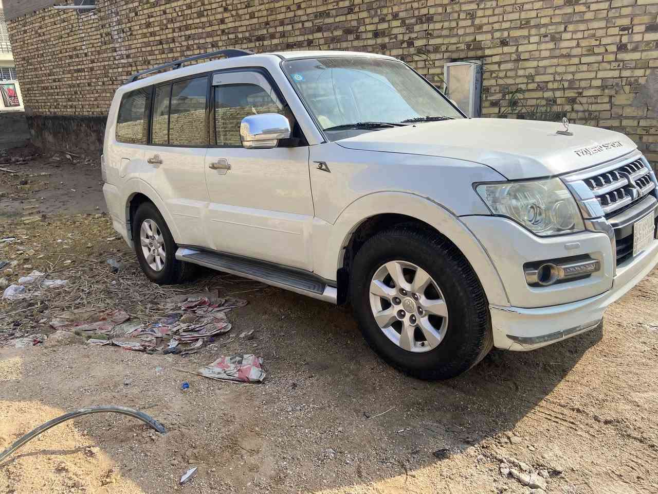 السلام عليكم 
سياره نوع متسيبوشي(بايجيرو) للبيع
موديل 2009 محدثه 2018
السياره نضيفه جداً مابيها اي عيب
مكفوله كفاله عامه من الضربه والصبغ موجود لها سونار
السياره حبتوره عدا الدمام
كراسي كهربائيات مال السياق والصدر
محرك مامفتوح على الفحص
سنويه لل28 تحويل ثاني يوم 
كهربائيات أيرباك كله شغال
باتري جديد أصلي اشترينا ب110
تخم تاير نضاف
تبريد 3 قطع تدفئه تبريد كله شغال مع شاشه لمس ونضام كاميرا خلفيه مع الرجوع 
السياره شلعه ومعدل جداً قويه ومعروفه بالسرعه والرزانه جامات شفط 6سلندر وارد خليجي رقم بغداد.

السعر (140ورقه) وبيها مجال
العنوان (بابل-حله-مركز المدينه-قرب جسر الهنود)
رقم الهاتف للأستفسار أكثر
***********
(أبو أحمد)
