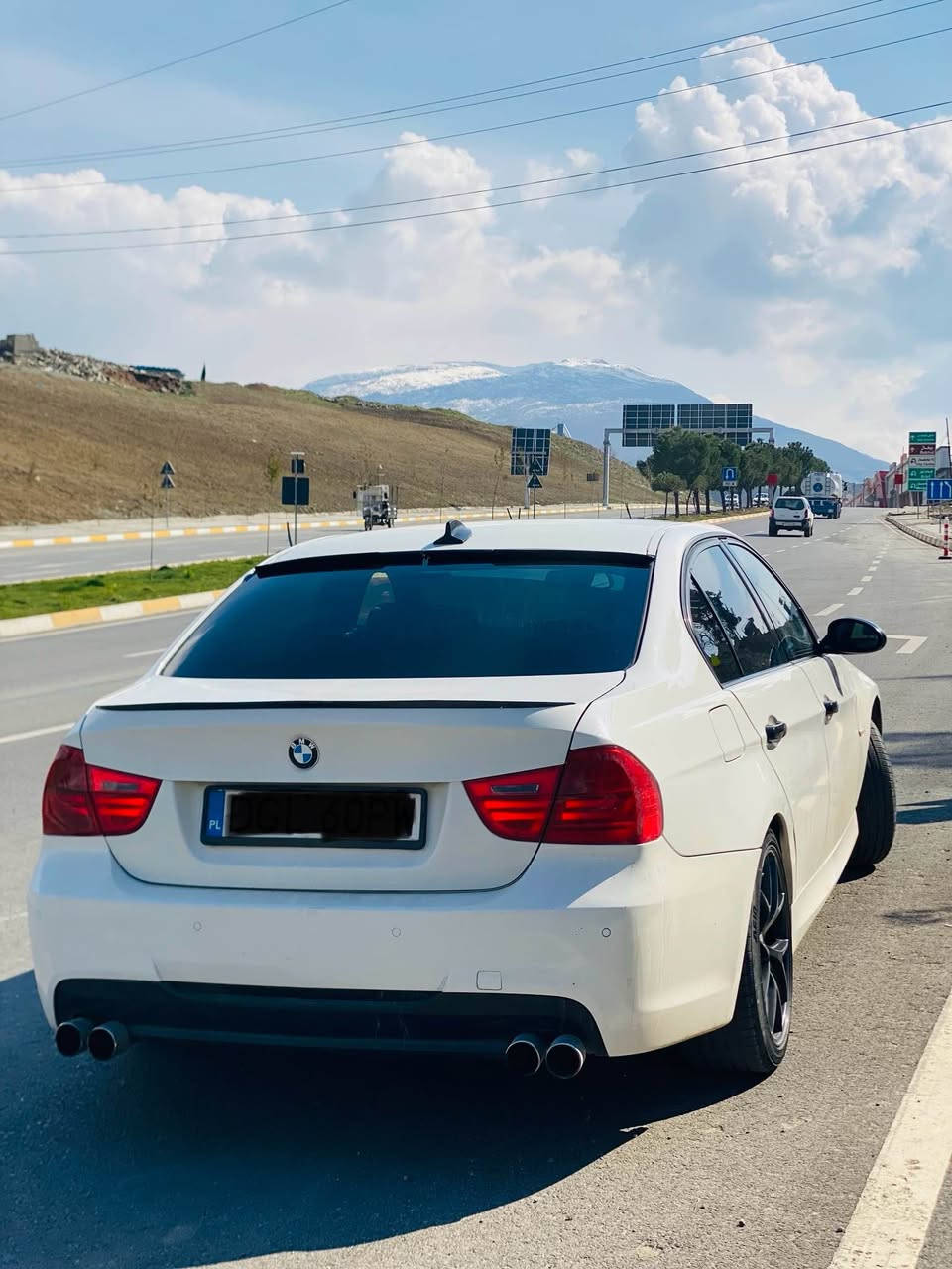 BMW  330iمالي دۆستە سەقف و حزام بە شەرت گئر و مەکینە بەشەرت فل فولە بەس سلایت نیە 2012سەیارەکە مەنەفئست و هەزە و پاکانەیە بەریتانیە سعر 68وەرەقە و مەجال رەقەم تەلەفۆن *********** سوران, أربيل
