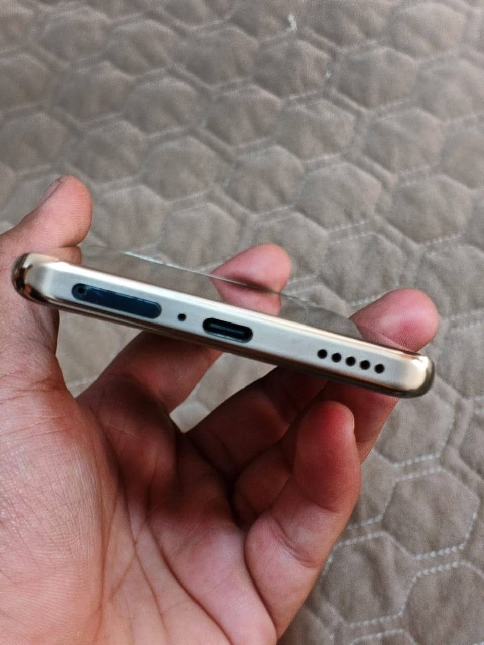 هونر x9b 
جهاز جبار جدا قوي 
كامل مكمل كامره خرافيه اداء وسلاسه سىريعه جدا شاشته جانت بيها كسر بسيط بدلتله شاشه الجهاز يعني مفتوحه مره واحده فقط شرط شاشه وكاله فول كلشي شغال علبلاد بصمه اصبع بصمه وجه كلشي شغال 
ذاكرة 256 
مكاني بغداد الشعب 
رقمي ***********
السعر:  230 الف
