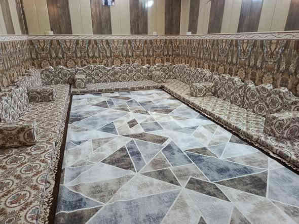 السلام عليكم 
ديوان جلسه عربي خليجي
14متر 
زوايه ثنين 
عرض 4امتار 
طول 7امتار 
السعر 500بيه مجال شراي اتصل 
***********
