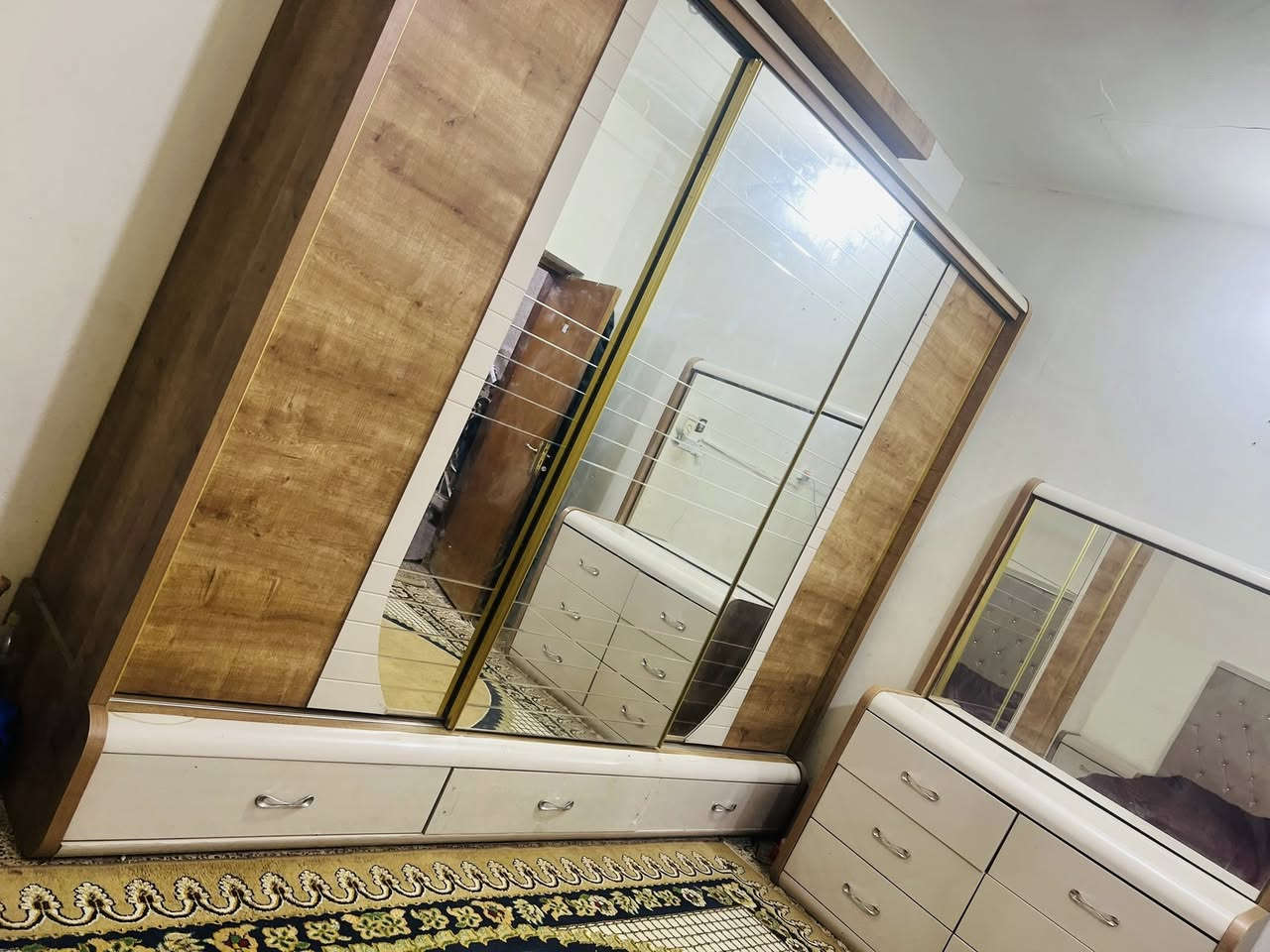 غرفه تركي كلش ضخمه وياه طابوريه او زاويه مرايه قلابه سعر قفل 650


**إذا كنت صاحب هذا الإعلان وتريد حذفه لأي سبب، رجاءا أرسل رسالة إلى الدعم الفني**