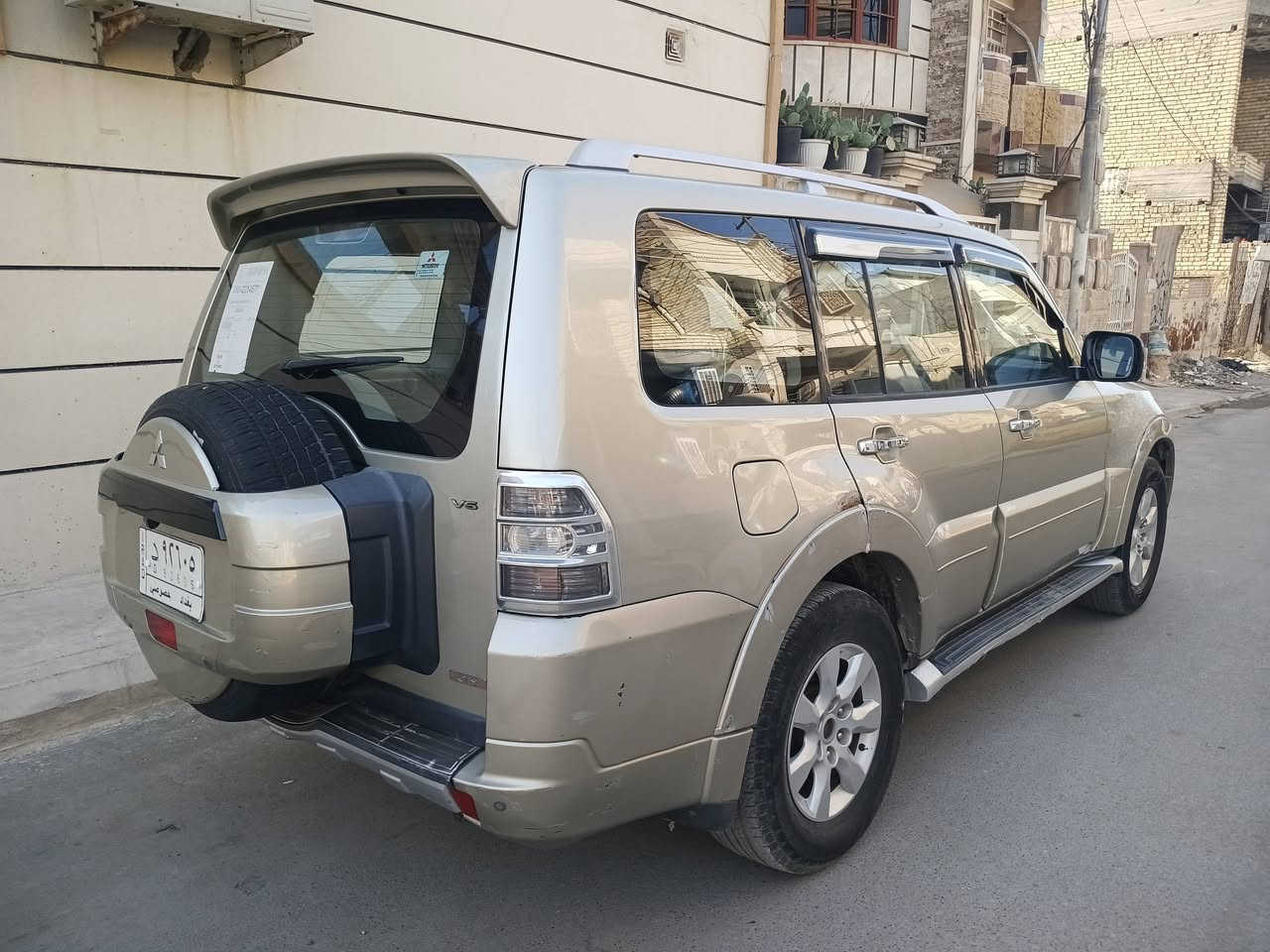 باجيرو ٢٠١٠ حبتور مكينة ٣٨٠٠ فول مواصفات للاخير  فتحة بيها ٣ قطع صبغ السعر ١٠٠ قفل للاتصال ***********
