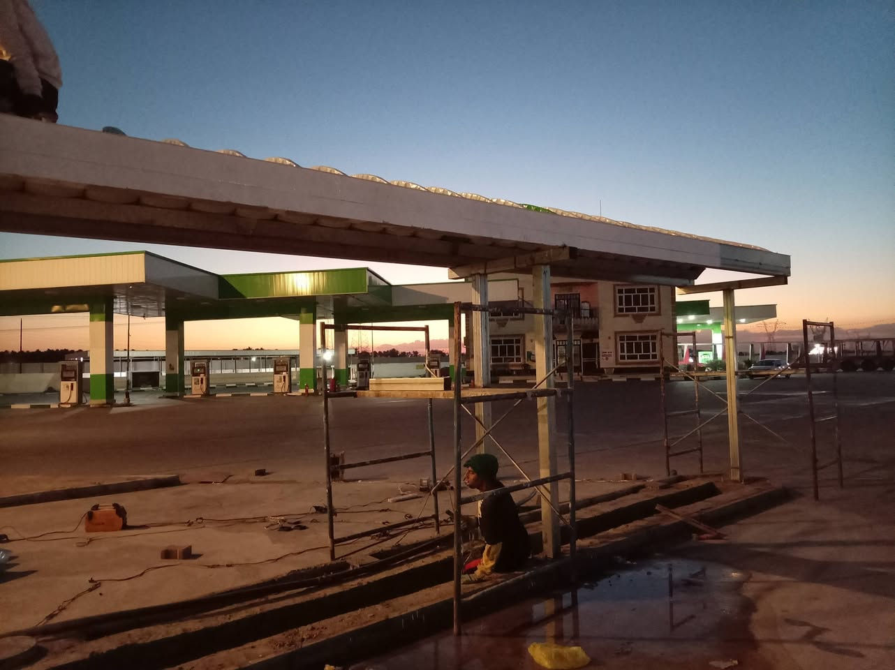 تم بعون الله عمل سقيفه في منطقة اليوسفية ونشكر كادر مكتب الصادق اللسقائف كي سبان سعر المتر 23الف***********
