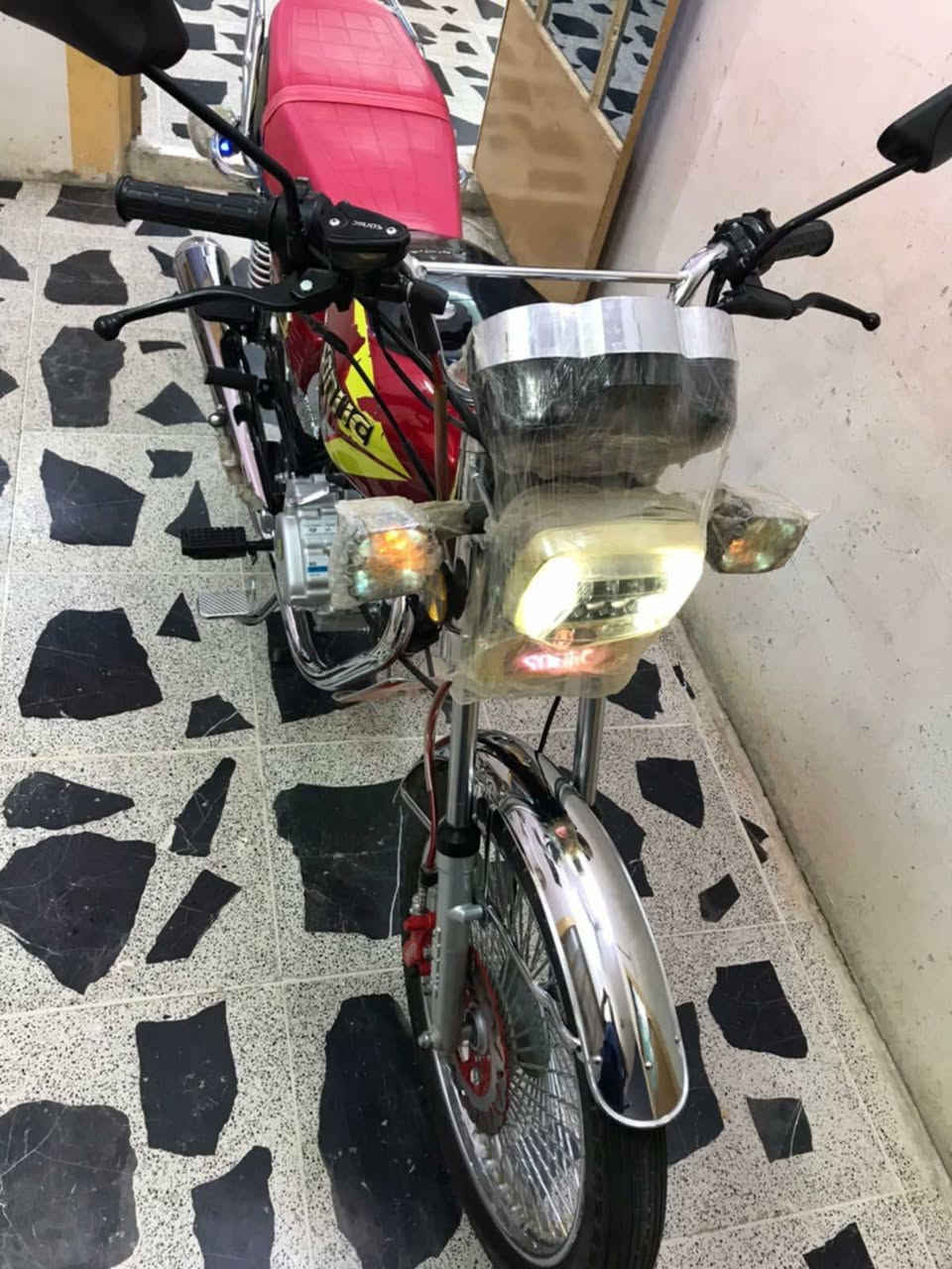 سلام عليكم تايكر موديل 24 زيرو مخزن على وظع الشركة سعر 700وبي مجال لستفسار ***********
