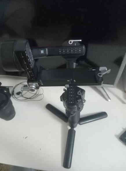 السلام عليكم 
بدي سوني a7iii جديد مصور بي 17مره فقط زلغه مابي البدي جديد ونضيف تجي وتشوف بعينك شتر ما ادري شكد 
+عدسة 28.70 f2.8 هم جديده مصور بيه 17 مره زلغ مابيه هم جديده +رونين 3s نضيف بي زلغ موضح بالصوره نسبة النضافه 95% 
ملحقات الغراض 
الرونين كارتونه وملحقاته كله موجوده 
البدي كارتونه وكتلوك الكامره وشاحنه الاصليه وبطاريه وحده 
العدسة كارتونه وكتلوك العدسة وقباقه غراضه الاصليه 
الرونين سعره 500
البدي مليون و525
العدسة 975
كلهن يصيرن 3مليون
الاسعار قفل
ما متواجد ع الفيس 
هـ ***********
