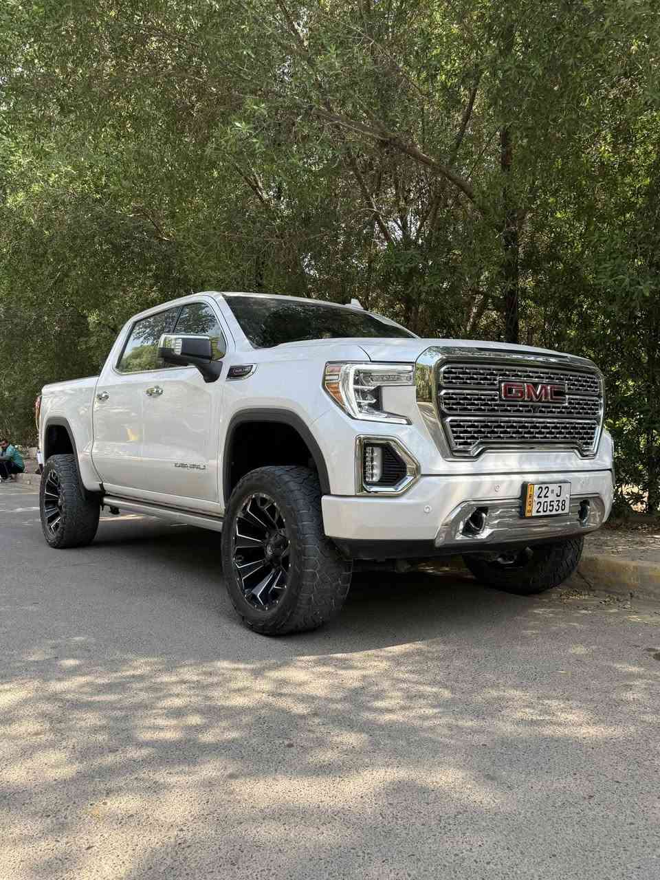 2022 GMC SIERRA, DENALI

جي ام سي سيرا دينالي
رقم اربيل باسمي

سياره فووول 1/1
وبدون حادث بدون بارد بدون صبغ
وسياره مرفعه من امريكا

اصدار مميز - التميت ‏

-محرك  V8 6200

-شاشه كبيره .

-مساج كشنات.

-دواسات كهربائية بيهم حركتين

-تشغيل عن بعد .

-باب طويل المرغوب.
ماشيه 40 ممشى امريكا

بعد بيها هواي مواصفات واحلى من الصور 
سياره مرفعه من امريكا  هيه وتخم ويل 
شغل امريكا يعني برغي ممبدل بيها

للاستفسار الاتصال على الرقم او على الواتساب 
***********
السعر : تعليق يوصلك مباشر 🔥
