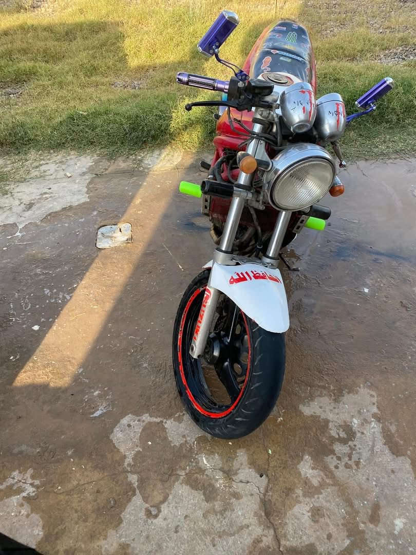 سلام عليكم 
مطور لبيع
نوع  باندة ياباني محرك 250 ربع 
 4 سلندر  و4كبرترات محرك لا دخن لا صرف شقال نكرة 
كهربائيات كلهة شقالة سرعة 180 
مطور نضيف بدوان اوراق بس مكاتبة 
السعر 700 بي مجال او مراوس 
***********
مكان صلاح الدين شرقاط
