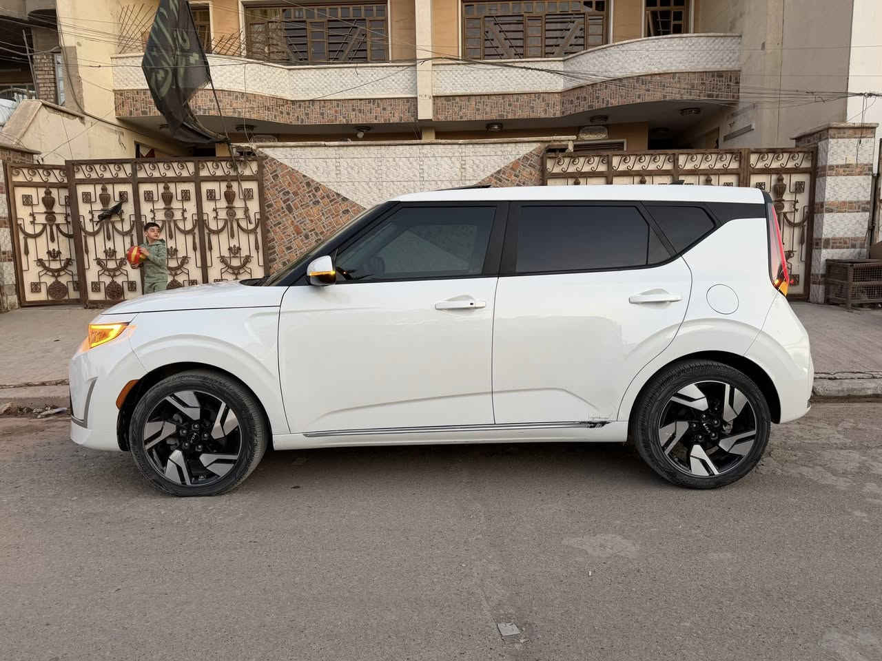 سلام عليكم
للبيع كيا صول موديل 2025 جتي لاين  بدون رقم منفيس بسمي 

حجم المحرك 2000 دوش ماشيه16 الف

اعلى فئة  بالصول فول  موصفات خاصه تجي فتحه وبصمه وشاشه ايباد وبجم عدسه زنون بلادي سايد بريك بصمه ابواب بصمه 
كشنات كهرباء كشنات تدفه شاحن وايرلس تبريد بيانو رادار امامي شغال رادار خلفي رادار يمنه ويسره حساس اطارات كشاف امامي شغال نضمه قياده
 السياره جديده كلش 
لد امامي شغال لد خلفي شغال اشاير بل مري ولكب كروم حجمه 18  وبيبان حمر بلادي اناره داخليه دمام صوت امامي وخلفي 
 تشغيل عن بعد اطفاء ذاتي 
انضمه قياده السياره وارد امريكي بدون ايرباك حادثه موضح بلمنشور تبديل باب وطخطخات ع كده انصبغن 
السعر 155$
المكان بغداد الامين2 

الرقم ***********
