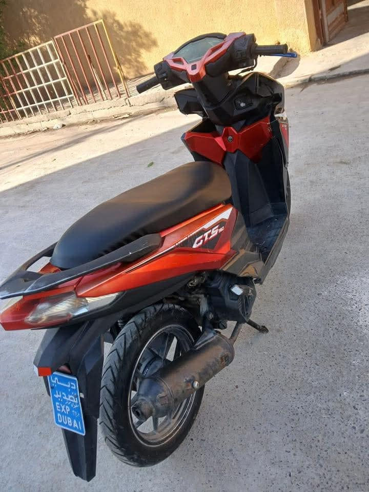 دراجه للبيع ب 350 دراجة مامفتوحه وبيها اوراق نقصها بس هندر مايشتغل الدراجه تجي تفحصها نضيفه 
عنواني الدوره 
للتواصل ***********
