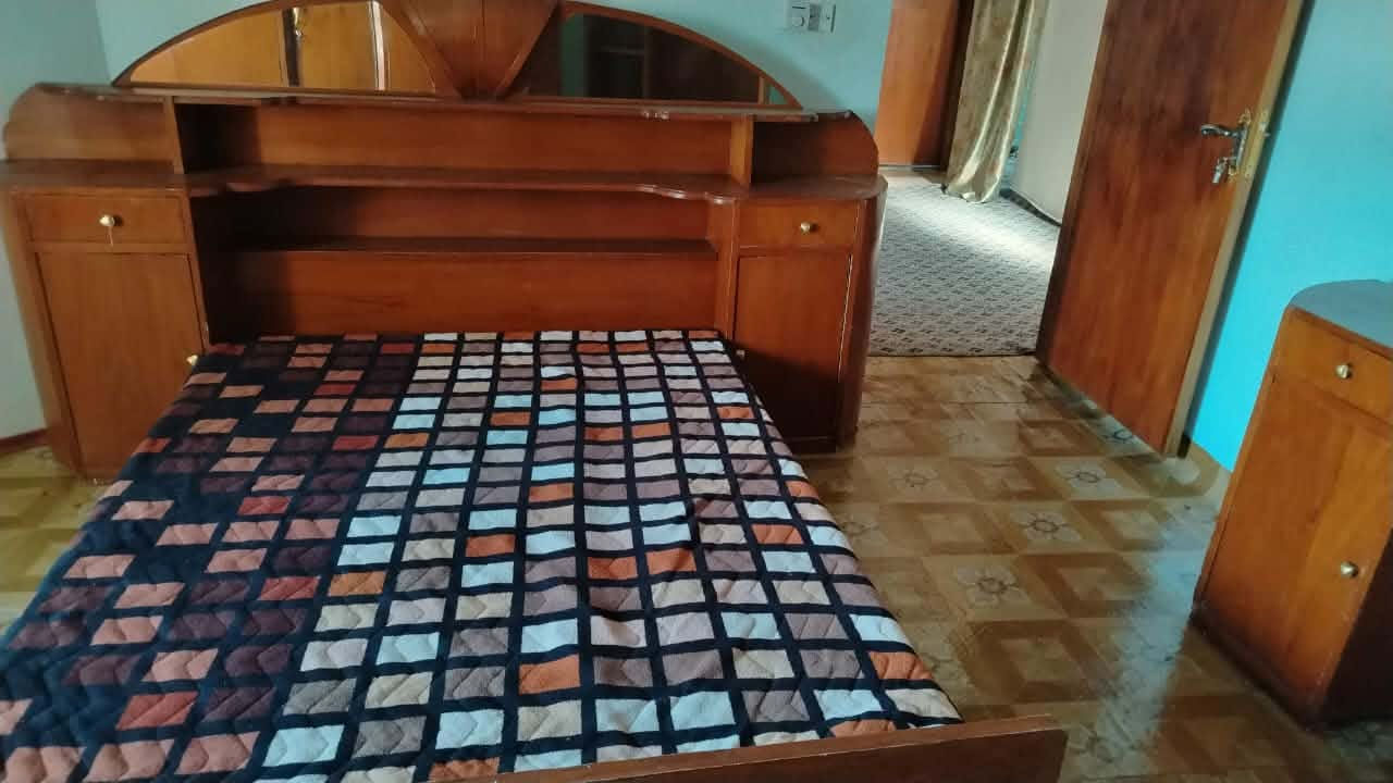 غرفة نوم معروضة للبيع 
صاج وسعرها 600 الف
للتواصل يرجى الاتصال بالرقم ادناه 
***********
