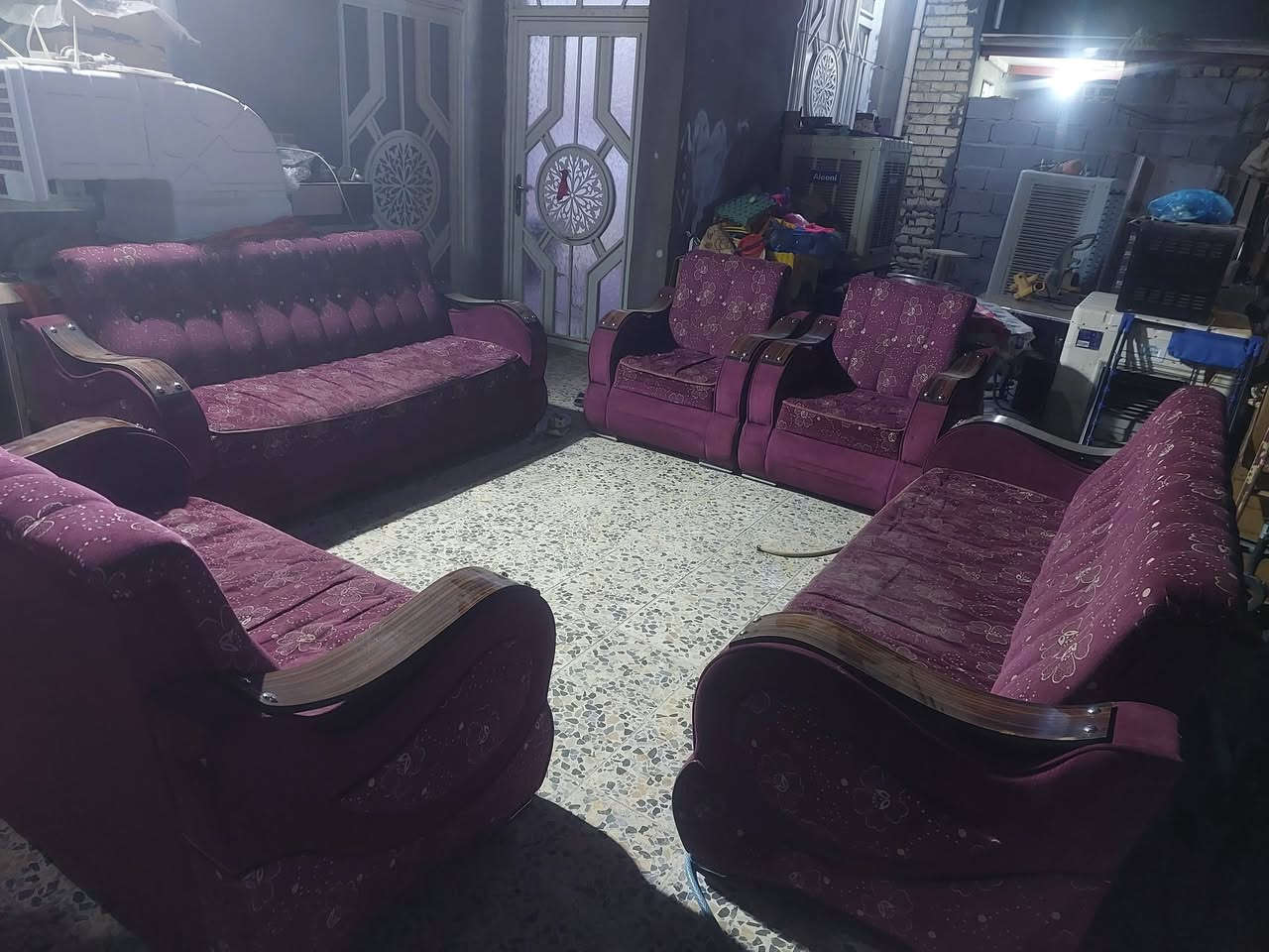 تخم ثقيل وتكمه ١٠ مقاعد  ب١٤٥
المسيب حي المعلمين٣ طريق سيد ابراهيم بعد السكه بكيلوين تقريبا بعد اسلاك الضغط العالي ب٢٠٠م 
بيت على جهة اليمنى
***********
يرجى الاتصال قبل المجيء
