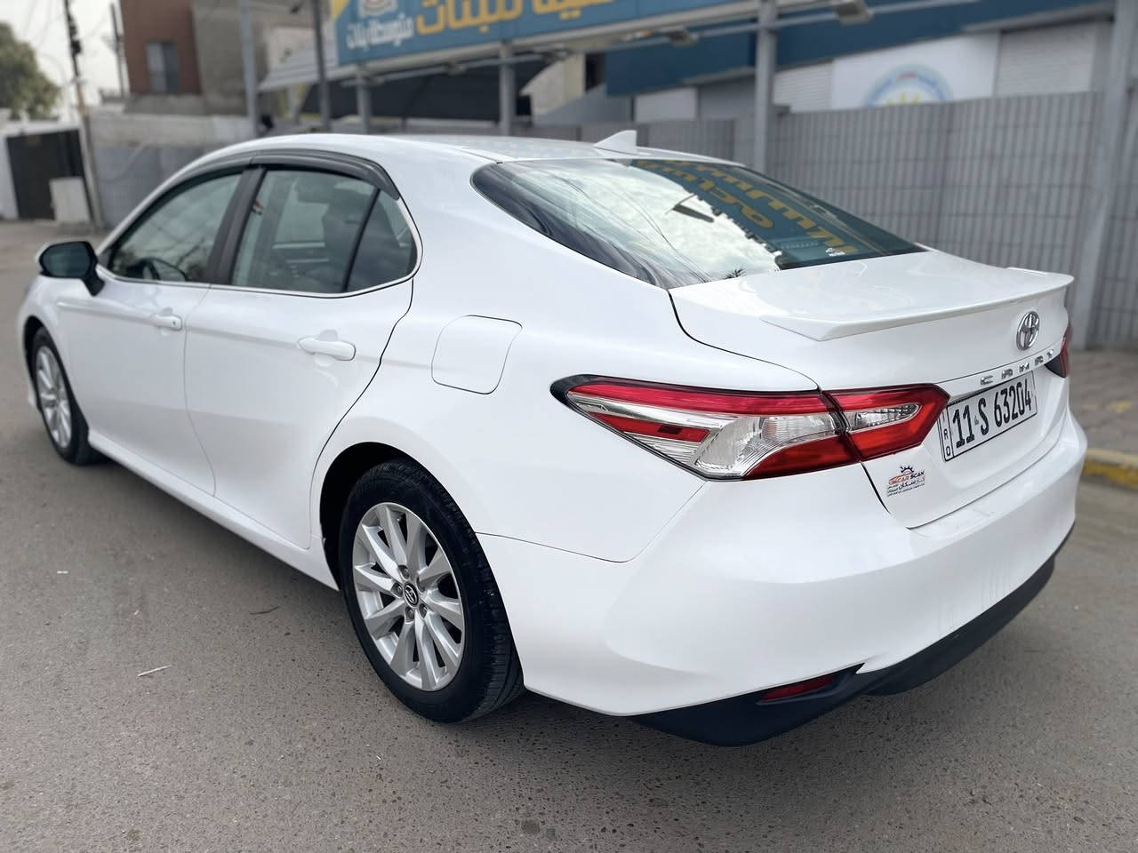 السلام عليكم
تويوتا كامري 2020 LE بانزين وارد امريكي 
(( بدون ايرباك )) حادثها خفيف جداً
محرك 2500 
كراسي كهرباء
بجم كبس بلادي
( الصبغ قطعة وحدة فقط جاملغ خلفي ايمن و قبغ الجنطة مبدل نفس اللون )
بيها حالوب خفيف كلش مبين 
رقم الشاصي = 4T1C11AK3LU957585
ماشية 110 الف 

السعر 16,800 $ ( 168 ورقة )
رقم بغداد بأسمي
مكانها بغداد / الاعظمية
***********

بيع فقط لا مراوس ولا قسط
