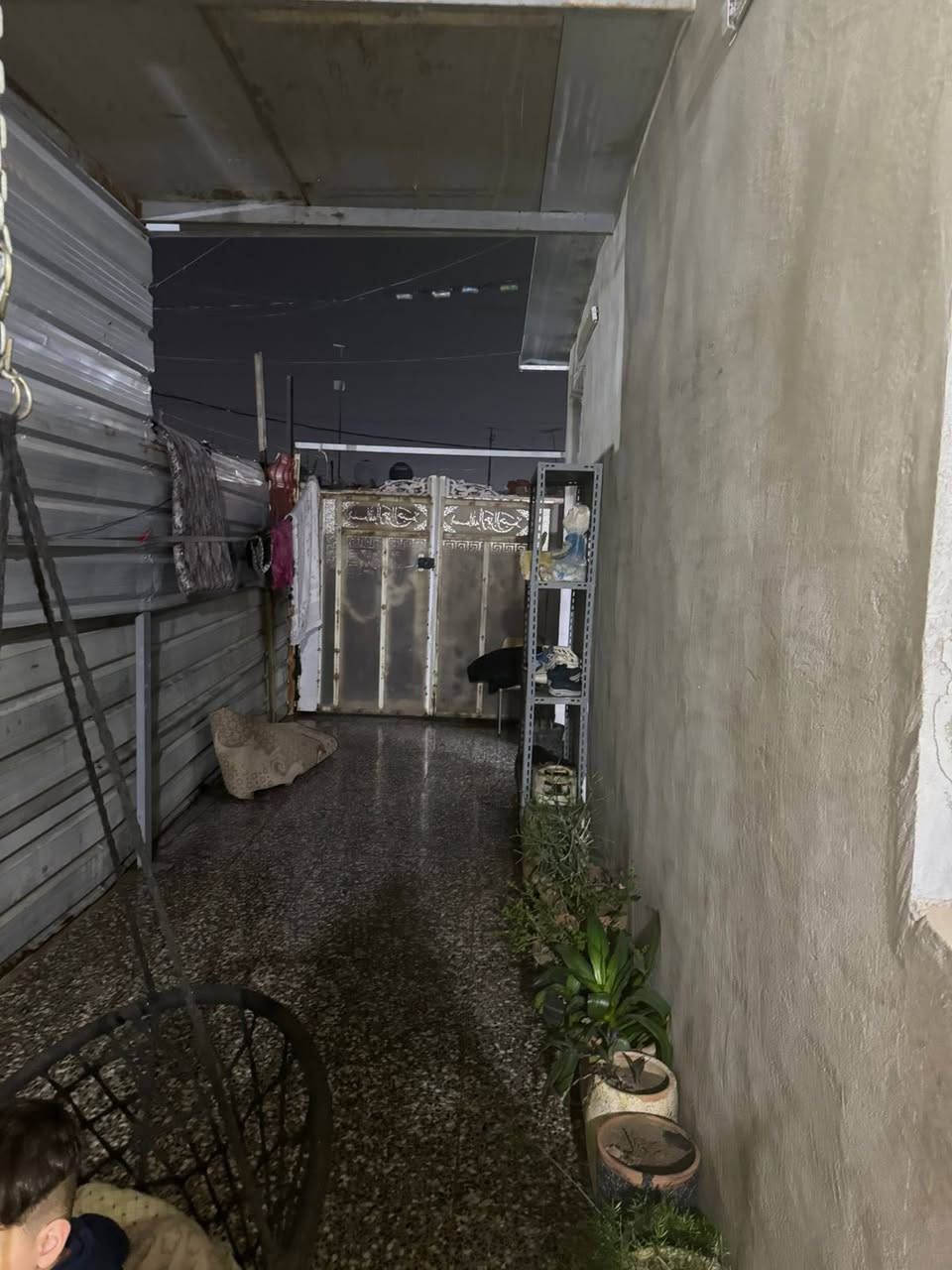 سلام عليكم مكلف بلنشر بيت للبيع تجاوز بناء جديد بي رقم تمليك المساحة 180 بي 3غرف نوم وستقبال  وصالة و2مطبخ حار بارد و2حمام خارجي وداخلي معة 2سبالت وكاونتر ولاثريات شارع المعهد السعر 50 الاستفسار ***********
