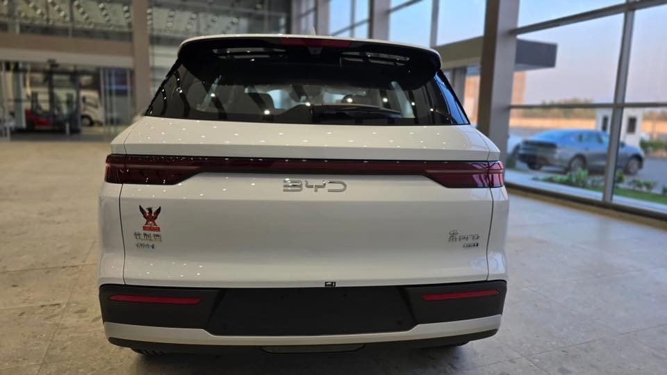 🔥    BYD Song Pro 2025 (DM-i)
أبرز المواصفات : 
⛔️ نظام هايبرد متطور (DM-i)  
⛔ محرك بنزين 1.5 لتر + محرك كهربائي 
⛔️ مدى إجمالي يتجاوز 1000 كم
⛔️ استهلاك وقود خيالي (3.8 لتر/100كم) 
⛔️ بطارية Blade Battery الفائقة الأمان 
⛔️ شاشة ذكية دوارة مقاس 15.6 بوصة 
⛔️ نظام قيادة شبه ذاتي DiPilot 
⛔️ كاميرات محيطية 360 درجة (رؤية الهيكل الشفاف) 
⛔️ تقنية V2L (لتشغيل الأجهزة الكهربائية الخارجية) 
⛔️ مقاعد جلدية فاخرة بتحكم كهربائي 
⛔️ شحن سريع للبطارية (DC) 
⛔️ نظام دخول وفتح ذكي
⛔️ صندوق خلفي كهربائي واسع 
⛔️ نظام ترفيهي DiLink يدعم التطبيقات
⛔️ مصابيح LED أمامية وخلفية بتصميم عصري
⛔️ تتسع المقصورة ل 5 ركاب 
⛔️ إشارة في المرايا الجانبية 
⛔️ أوضاع القيادة Drive Mode 

لأي استفسار يرجى الاتصال على الرقم :- 👇🏽

***********

أو زيارة موقعنا :-  بغداد -  عويريج  مقابيل مخابز باب الاغ
 علما هديه 🎁 تبديل دهن وفحص كامل للسياره وبدون دلاليه
