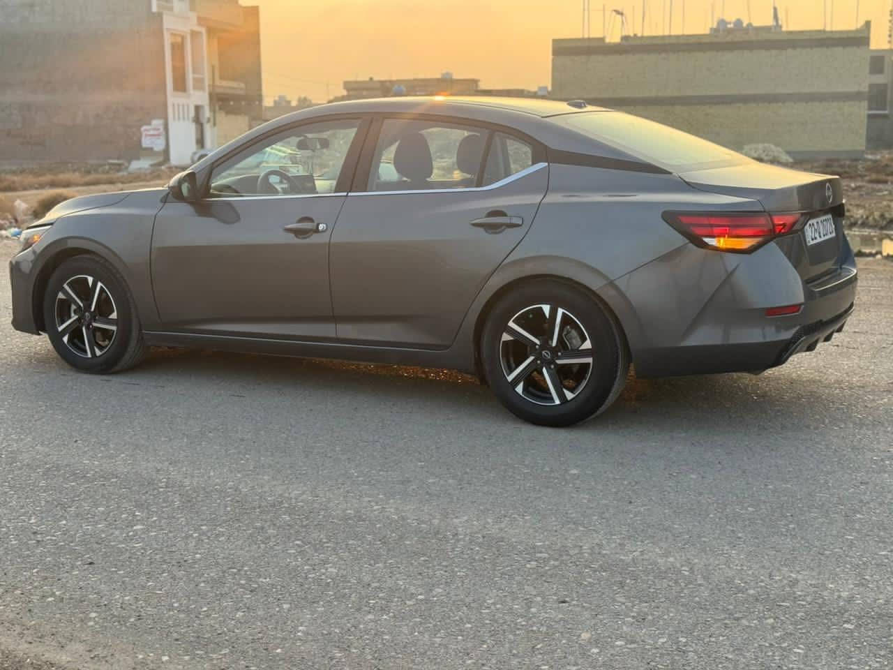 السلام عليكم 
للبيع نيسان سنترا موديل 2024 مواصفات SV 
ماشيه ٣٠ ميل بعدها جديده وضع الشركه رقم شمالي باسمي بيها صبغ جاملغ وباب خلفي والجنطه وجزء من البنيد 
بشرط شاصي لغد مكفولات سياره جديده جدا وضع الشركه 
السعر 125 عنواني بغداد الكرخ
للاتصال ***********
