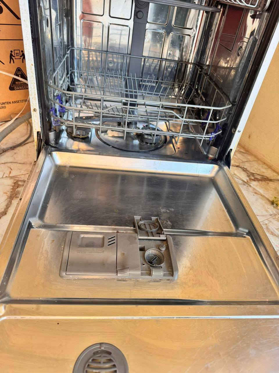 اسلام عليكم
مكلف بنشر غساله للبيع السعر 200
***********
