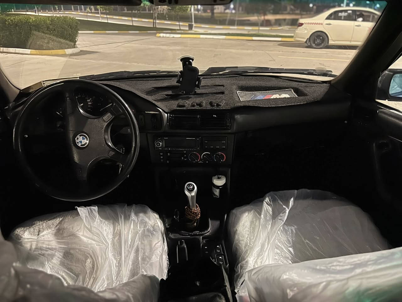 مؤديل 1992   مه كينه 525 كه پس
گير عادي ٤ جايم كاره بايي ته بريد گيرو مه كينه به شه رت 
جه مبيكي پشته وه ي هه يه حه وزي نه گرتوه 
لايت ئه لقه تايه و ويل لؤك به ستراوه. 
سه نه وي نويه تا ٢٠٢٩
٨ وه ره قه خرامه دواي محملا ده گه ريته وه 
سعري 49 مه جاليكي برايانه. 
***********
