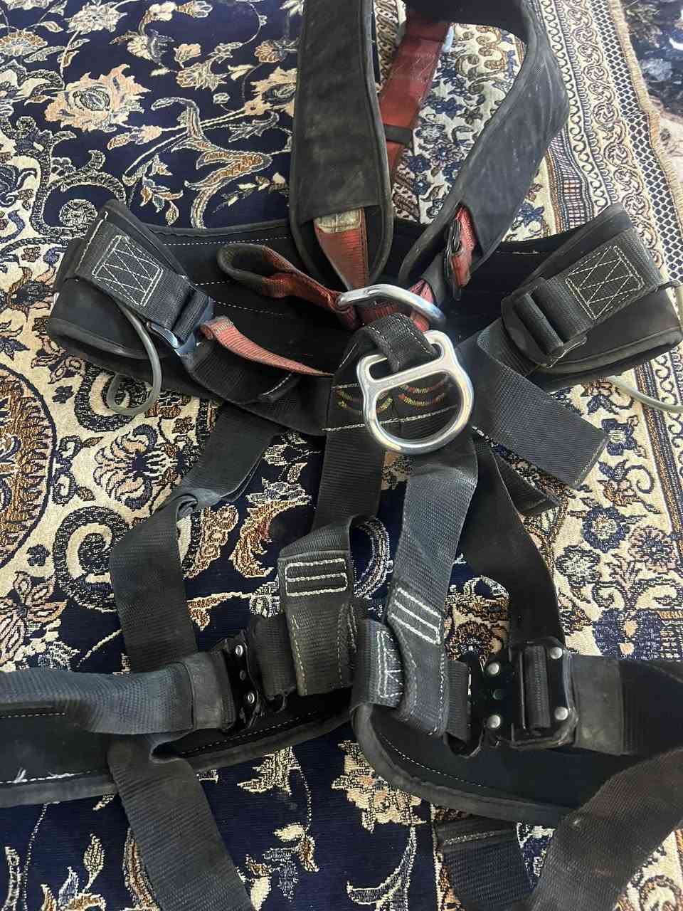 سلام عليكم أحزمة تسلق عدد6 سعر القطعة 10الف رقم ***********
