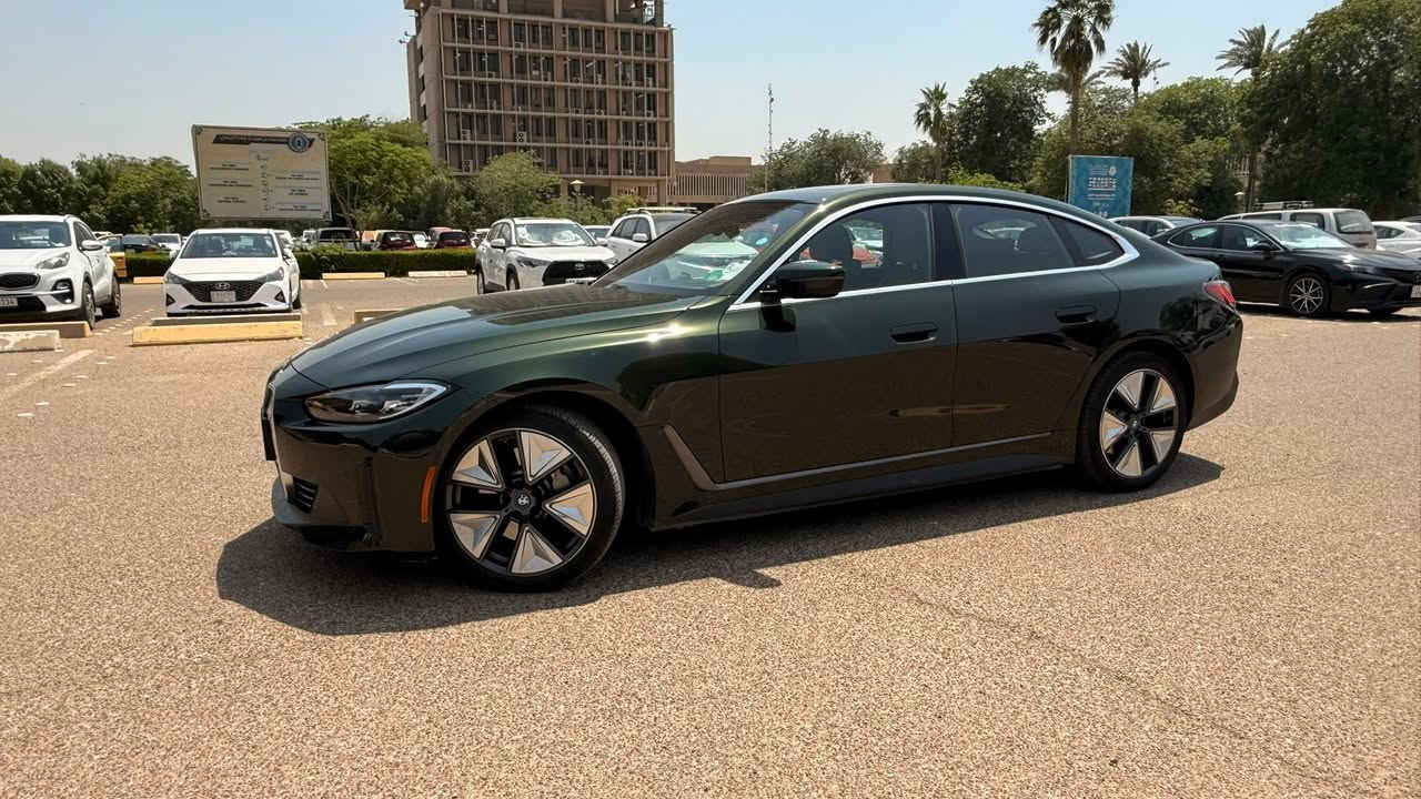 السلام عليكم 
بي ام دبليو BMW i4 Edrive40 2024
فل الكترك (كهرباء بالكامل) رقم بغداد - بجم كبس
الحجم الكبير بطاريه كبيره مو حجم 67 كيلو واط وانما 84 كيلو واط
المواصفات:
تشغيل تبريد بتوقيت معين بالوقت الي تريده تلقائيا
 وارد امريكي 
 لون اخضر
 محرك كهرباء 
 بطارية 84 كيلو واط / ساعة (الشحنه تمشي 400-450 كيلومتر حقيقي)
 بانوراما
 لايتات امامية متحركة عدسة Adaptive laser led 
 حساسات امامية وخلفية 
 رادات جانبية وامامية
 كاميرا 360 درجة
 توقف ذاتي (امامي وخلفي)
 تنبيه اصدام للمركبات وللاشخاص
 محدد ومثبت سرعة + تنبيه الخروج من المسار
 نظام الترفيه idrive 8 احدث نظام 
 ممكن عرض خريطة ويز على الشاشة الاماميه (امام السائق)
 المسافة المقطوعة 11 الف ميل 
 مقاعد كهرباء + تسخين مقاعد + تسخين مقود قيادة
 اوامر صوتيه في النظام الترفيهي 
 السرعة من 0-100 خلال 5 ثواني 
 حادث السيارة : الابواب الجانبية عكس السايق (تم تبديل الابواب بأبواب اصليه بلاديه) 
 السيارة جديدة جداً ونظيفة ومناقصها اي شي 
 مكان السيارة بغداد – العامرية
 
رقم الهاتف ***********

