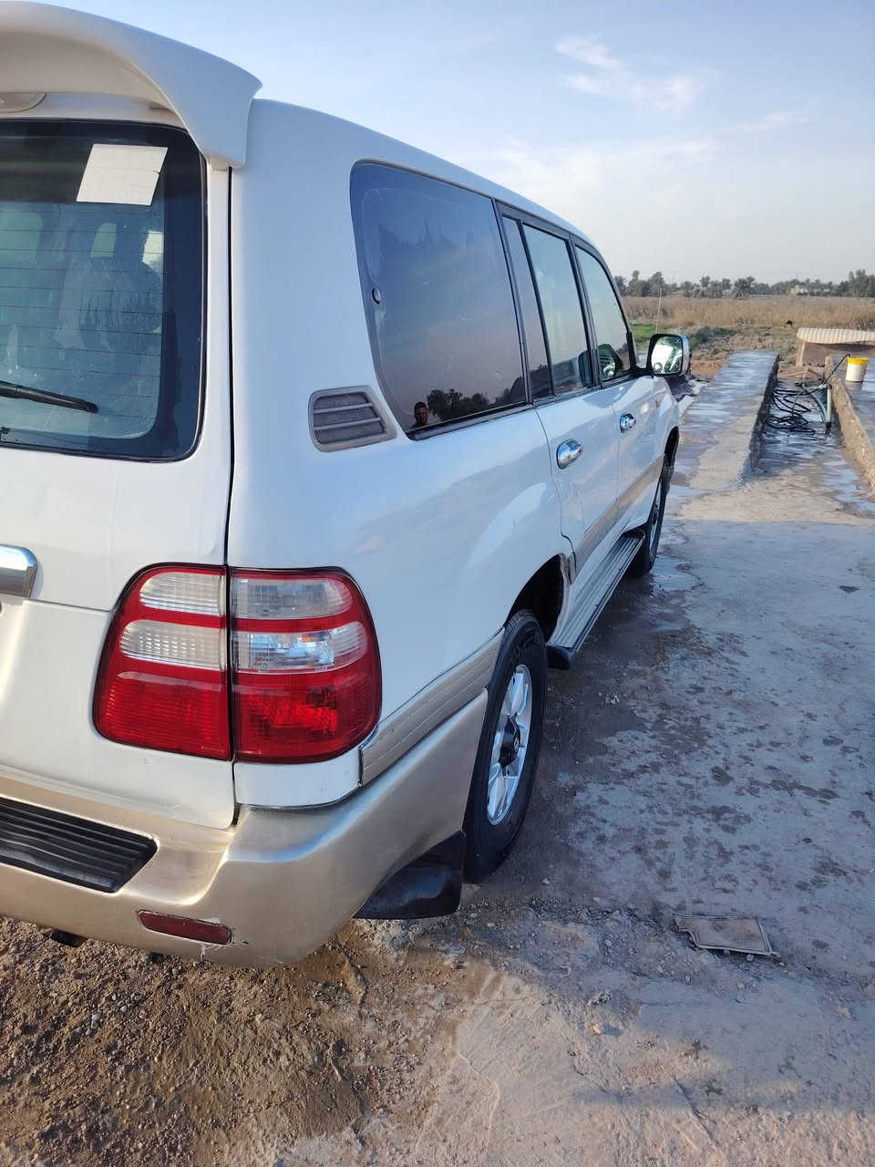 سلام عليكم عندي الاندكروز مديل 2000 مصبوغه عام جماليه سعر 110 وعشره وبيها مجال حك شراي  ويدلل *********** مكان السماوه
