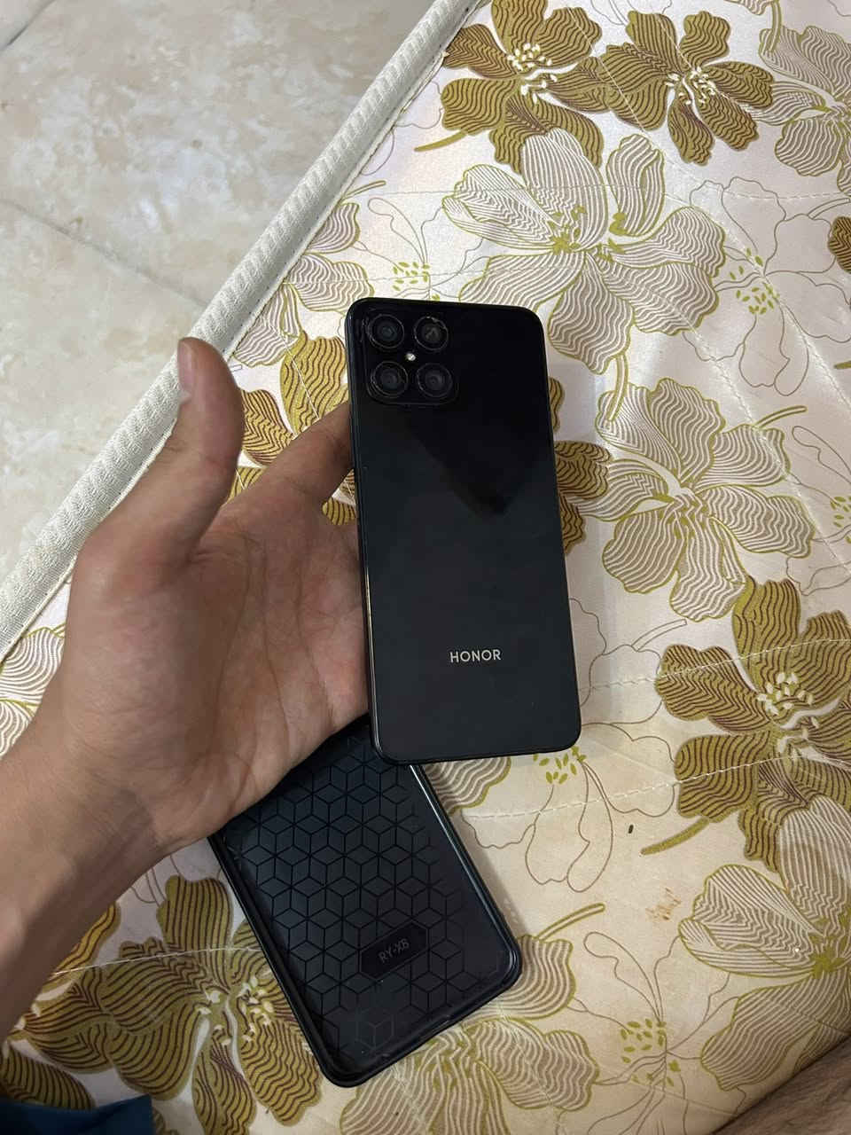 هونر X8
مبدل شاشة اصلية فقط 
جهاز مكفول اتصال 
بصمة اصبع 
صوت كلشي مكفول 
فقط بي هاي النقاط البيض بشاشة فقط
الجهاز يخبل وسعره يخبل 
ذاكره 128
عشوائيّة 8

السعر 100 بدون عملة يرحم والديكم 

(((مكاني نجف خان النص الحيدرية شارع نجف كربلاء 
توصيل ماعندي)))
وكلشي كدامكم موضح


**إذا كنت صاحب هذا الإعلان وتريد حذفه لأي سبب، رجاءا أرسل رسالة إلى الدعم الفني**
