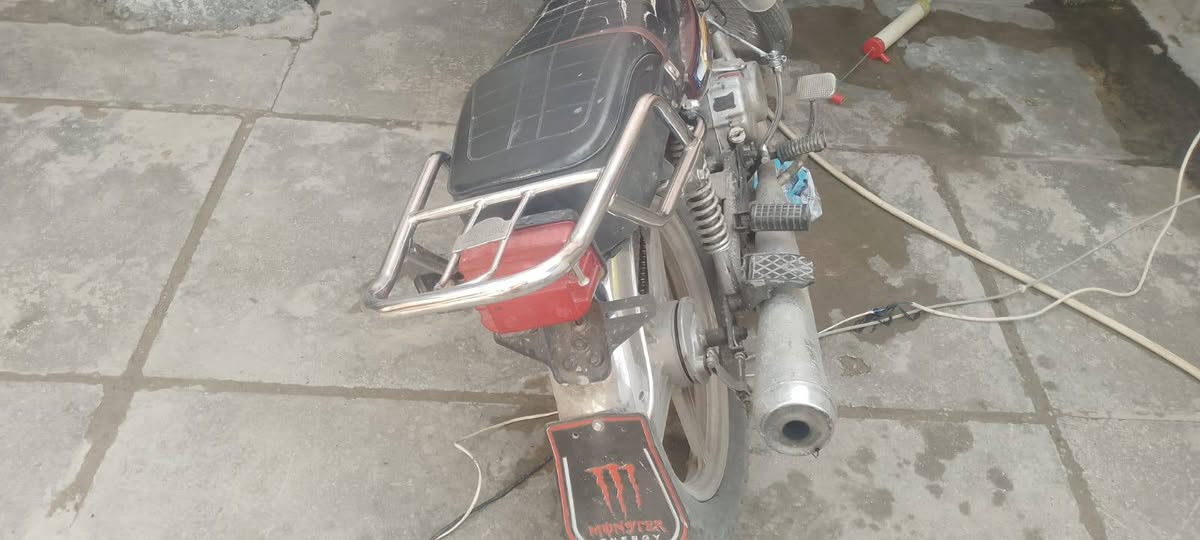 السلام عليكم دراجه ايراني 4 قير السعر 350 بس الهندر خارط المكان بغداد الحسينيه مستعجل على بيعتها وهذا رقم الموبايل***********
