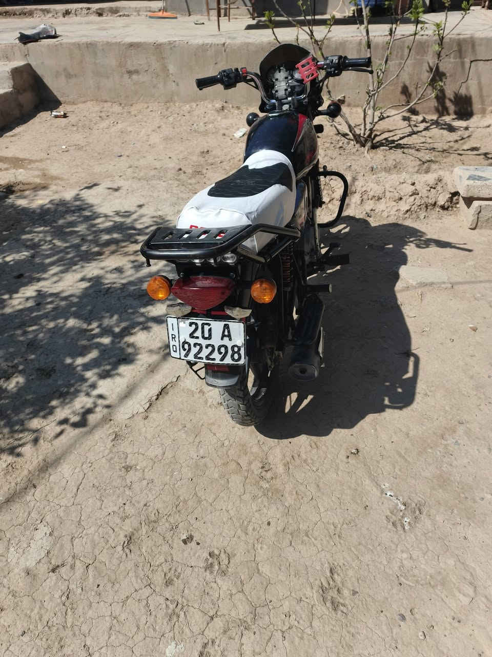 السلام عليكم دراجة للبيع دراجة موديل 22دراجة نضيفة تجي تفحص بيدك كلشي شغال دبل اشارة اضوية كفالة عامة دراجة مرقمة رقم نكليزي تحويل ثاني يوم احولك عنوان دراجة بعقوبة تقاطع القدس او كاطون رحمة ل تواصل رقمي***********
